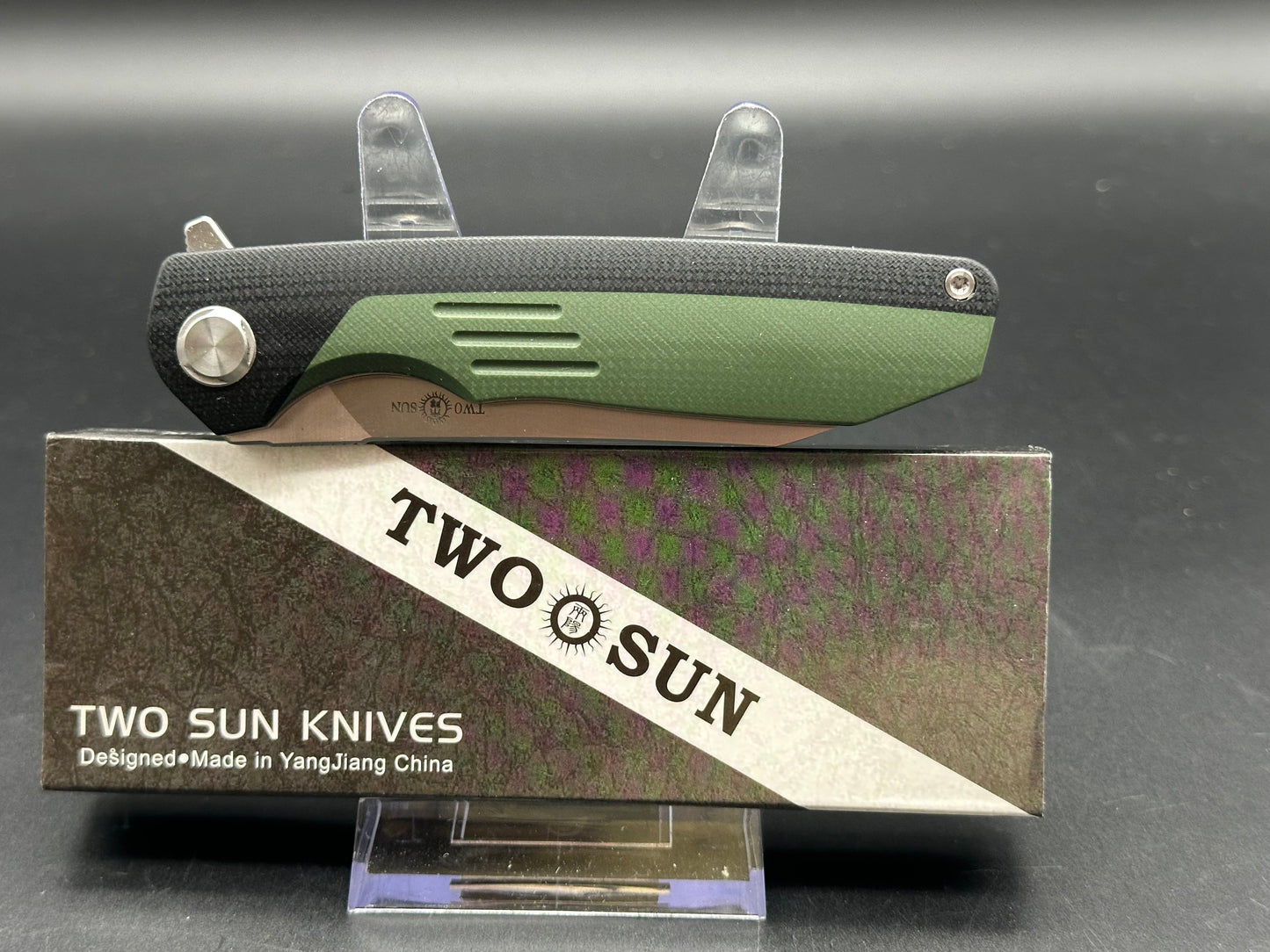 TWOSUN TS501-D2 FLIPPER BLACK/GREEN G10 HANDLE D2 PLAIN EDGE-GREEN