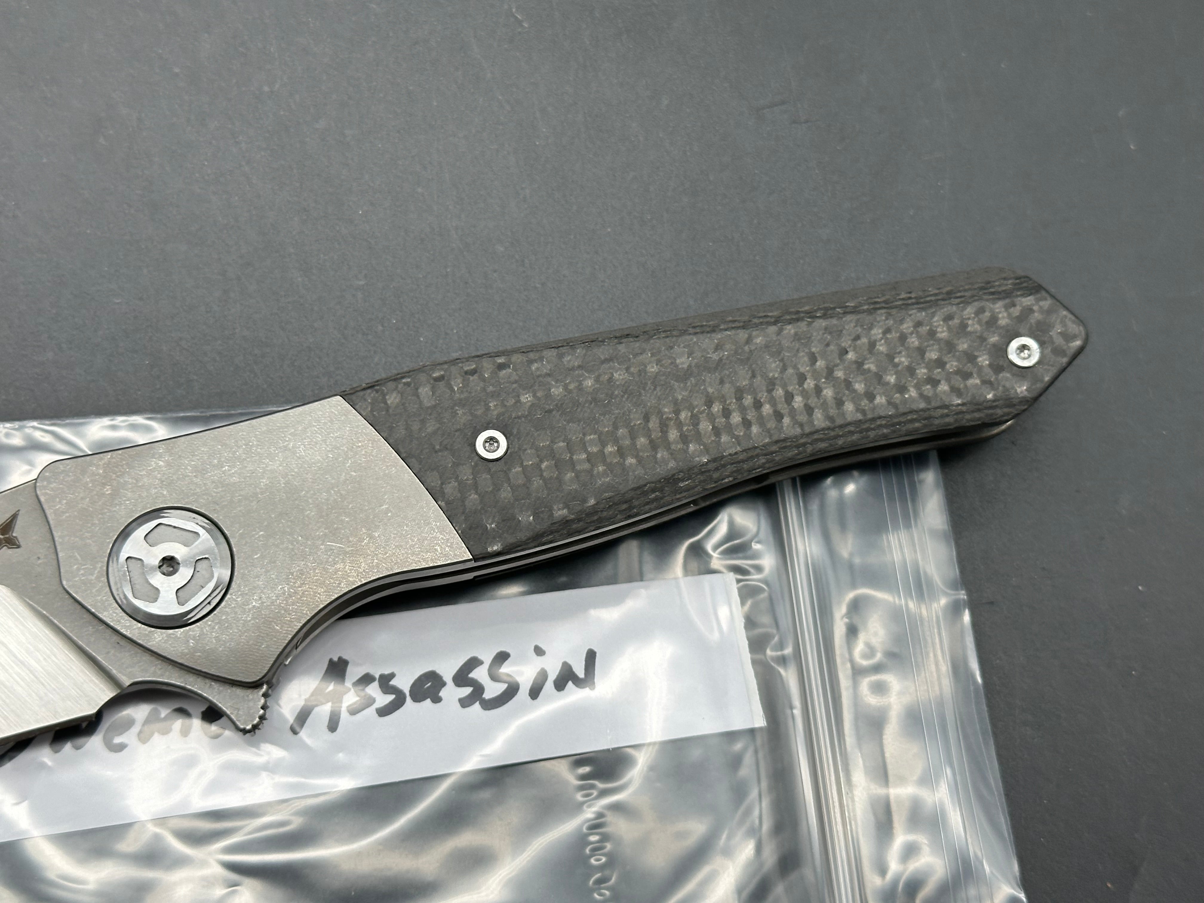 Maxace Dwemer Assassin titanium/CF handle w/M390 blade