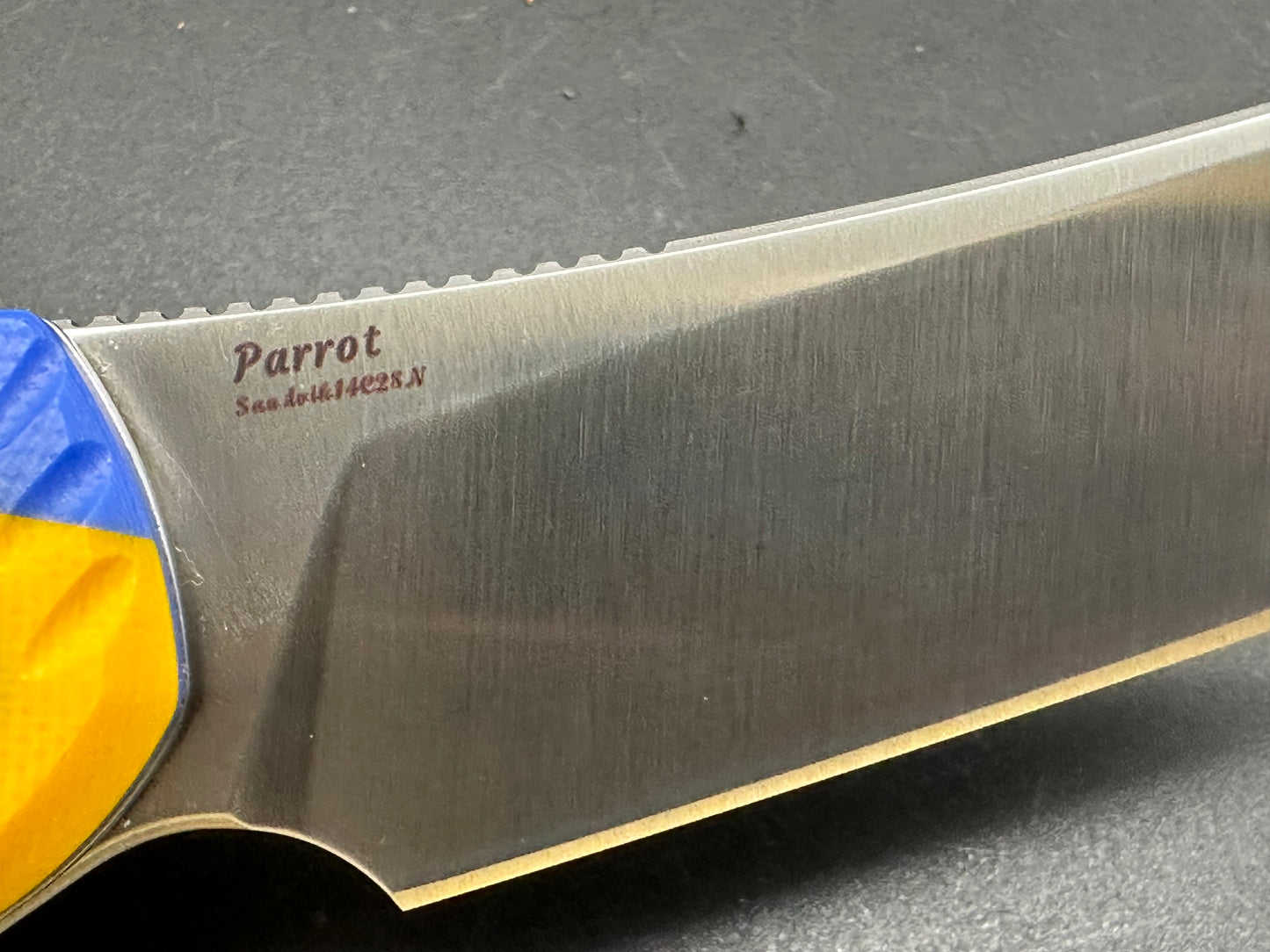 HARNDS PARROT FOLDING KNIFE BLUE/YELLOW G10