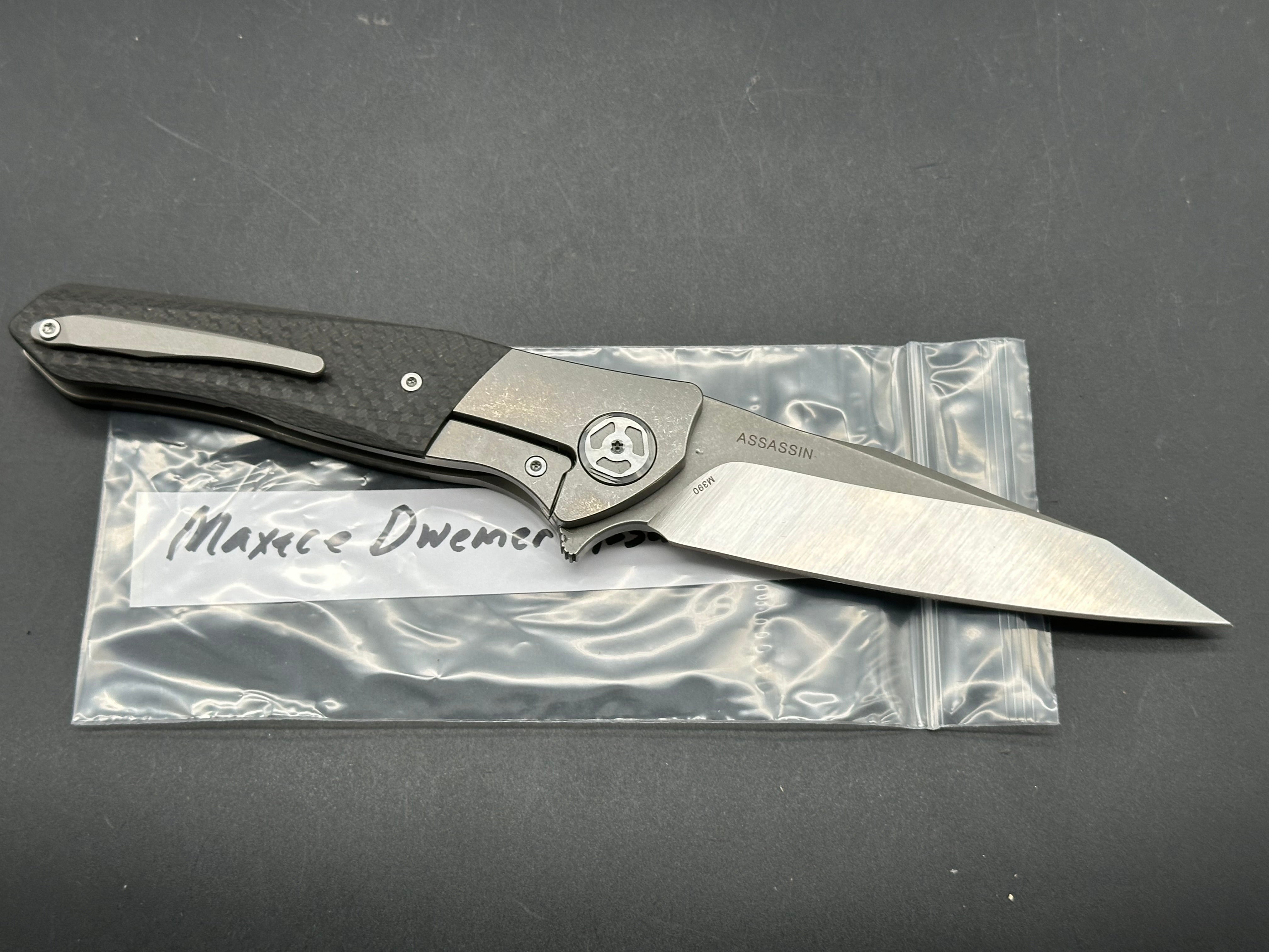 Maxace Dwemer Assassin titanium/CF handle w/M390 blade