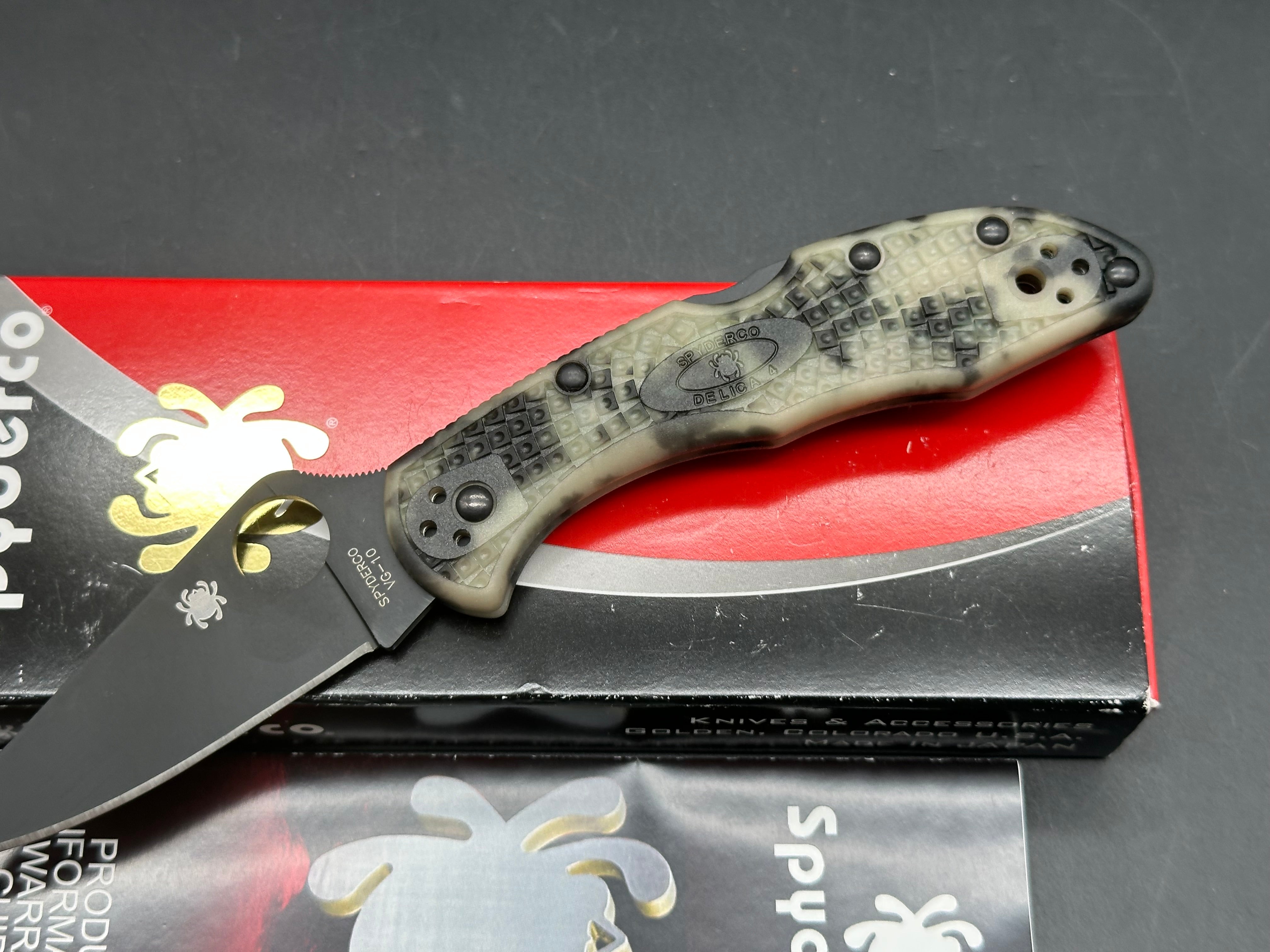 Spyderco Delica Rare Glow Zome VG-10