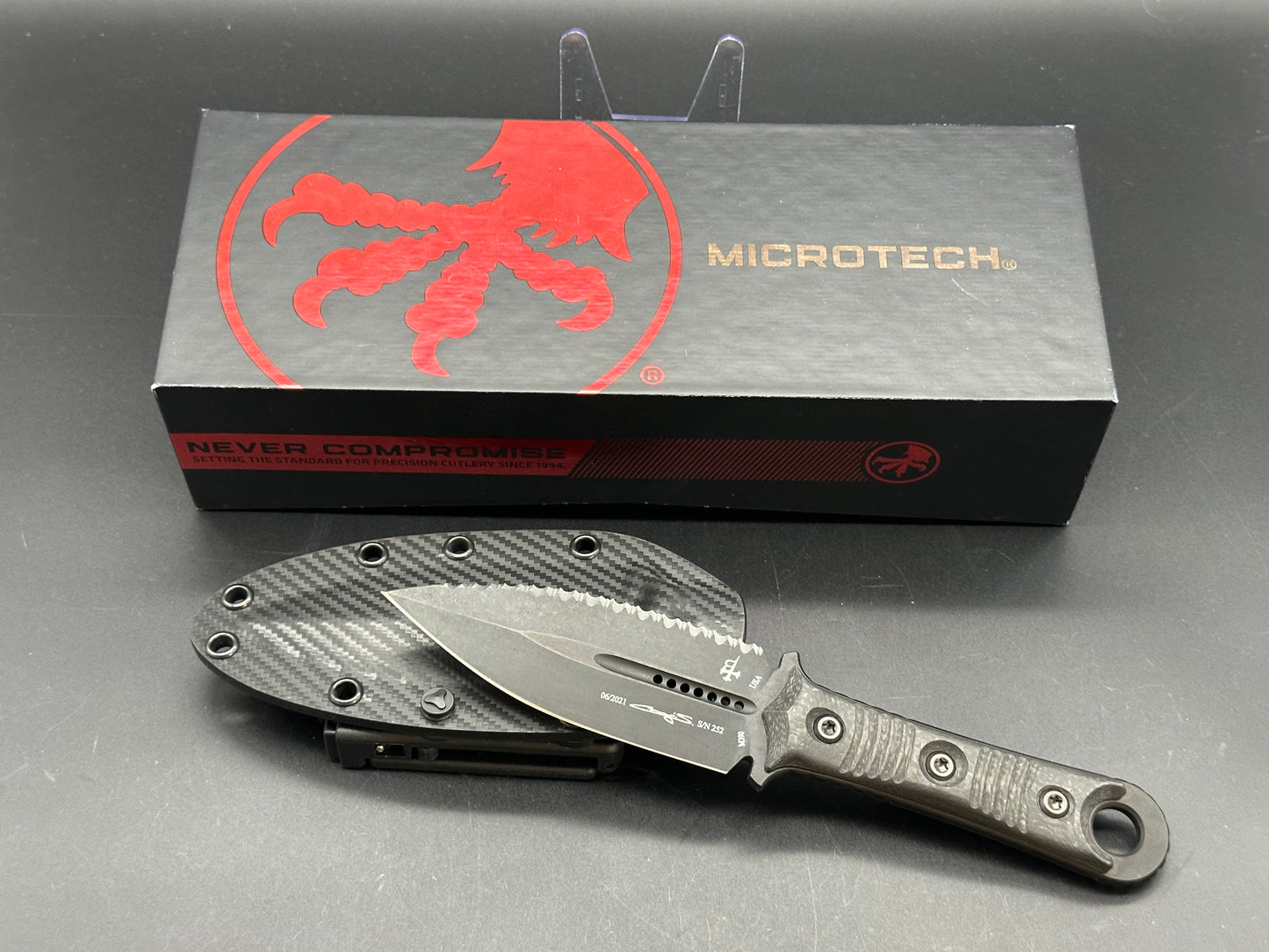 Microtech Borka SBD Dagger Fixed Blade Carbon Fiber DLC Full Serrated Signature Series