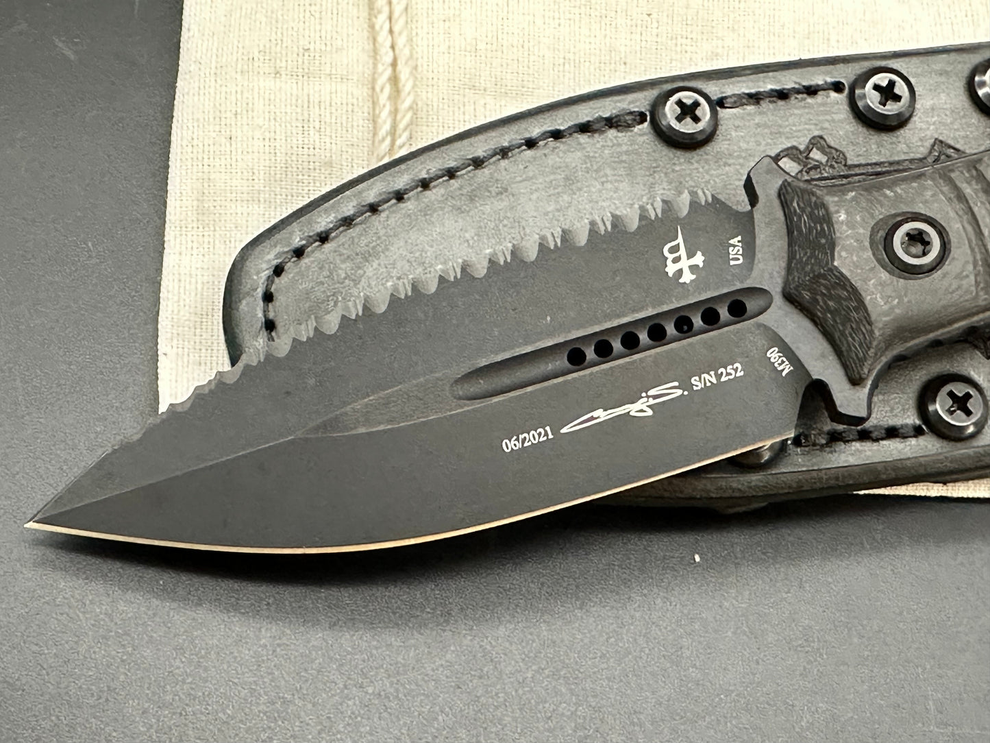 Microtech Borka SBD Dagger Fixed Blade Carbon Fiber DLC Full Serrated Signature Series