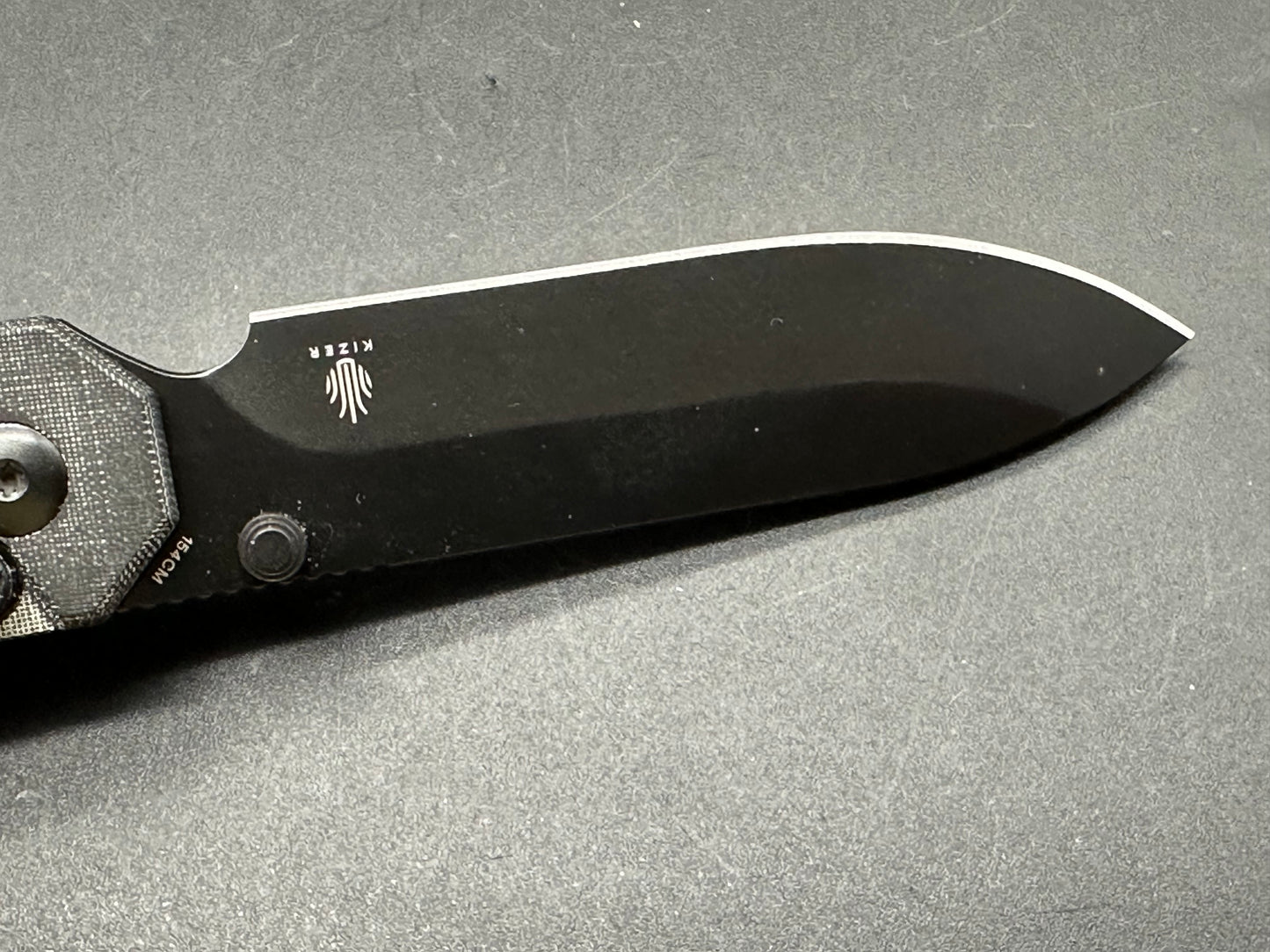 KIZER KUH BUTTON LOCK BLACK MICARTA HANDLE 154CM