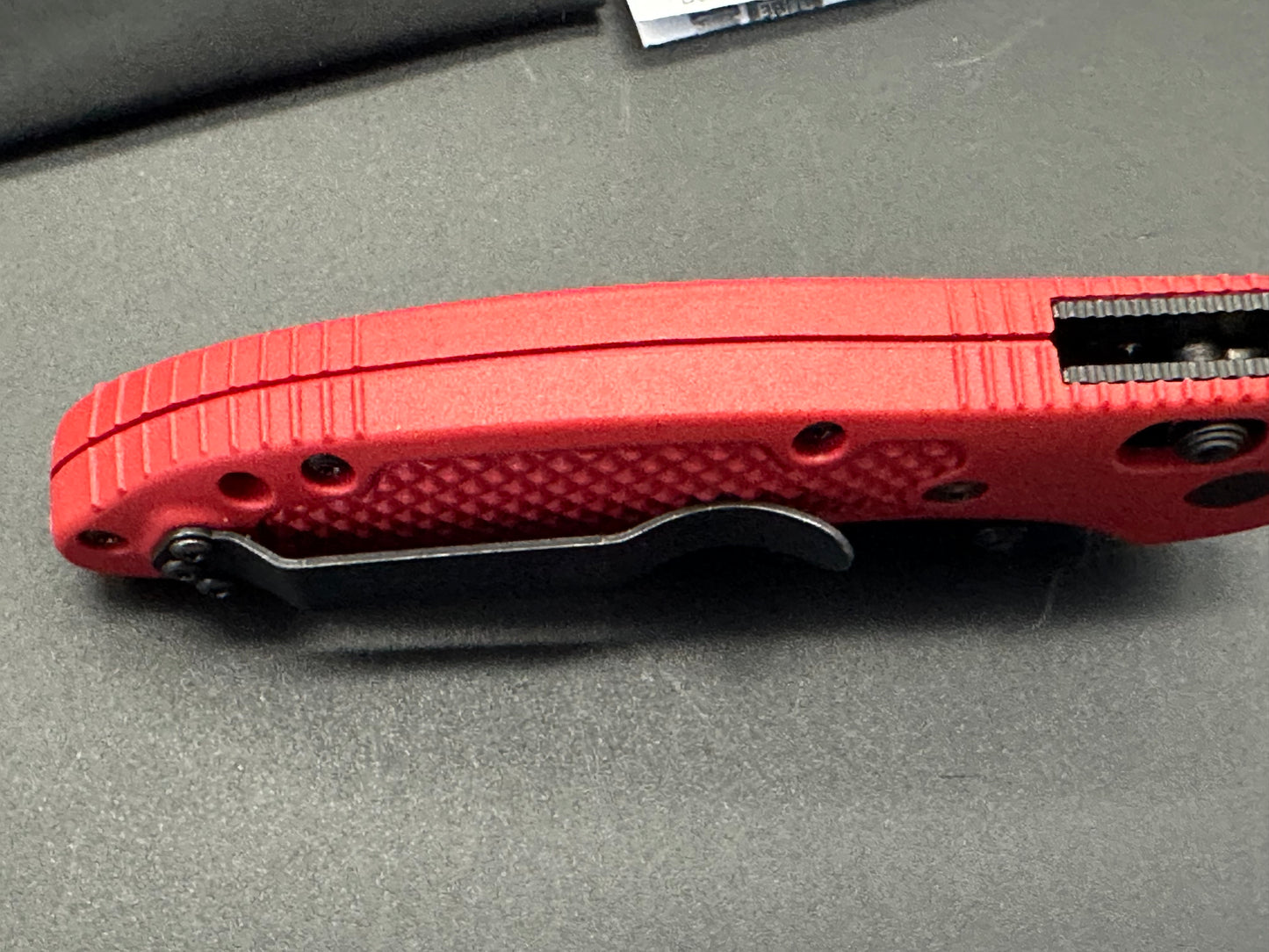 Benchmade griptilian Knife Center Exclusive in 20CV Red GFN handles