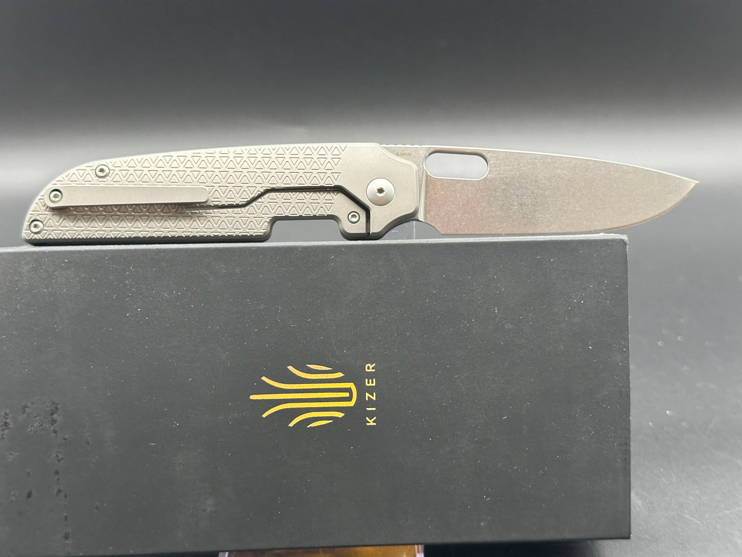 Kizer Varatas, 3.35" S35VN Stonewash Drop Point Blade with Stonewash Textured Titanium Handle