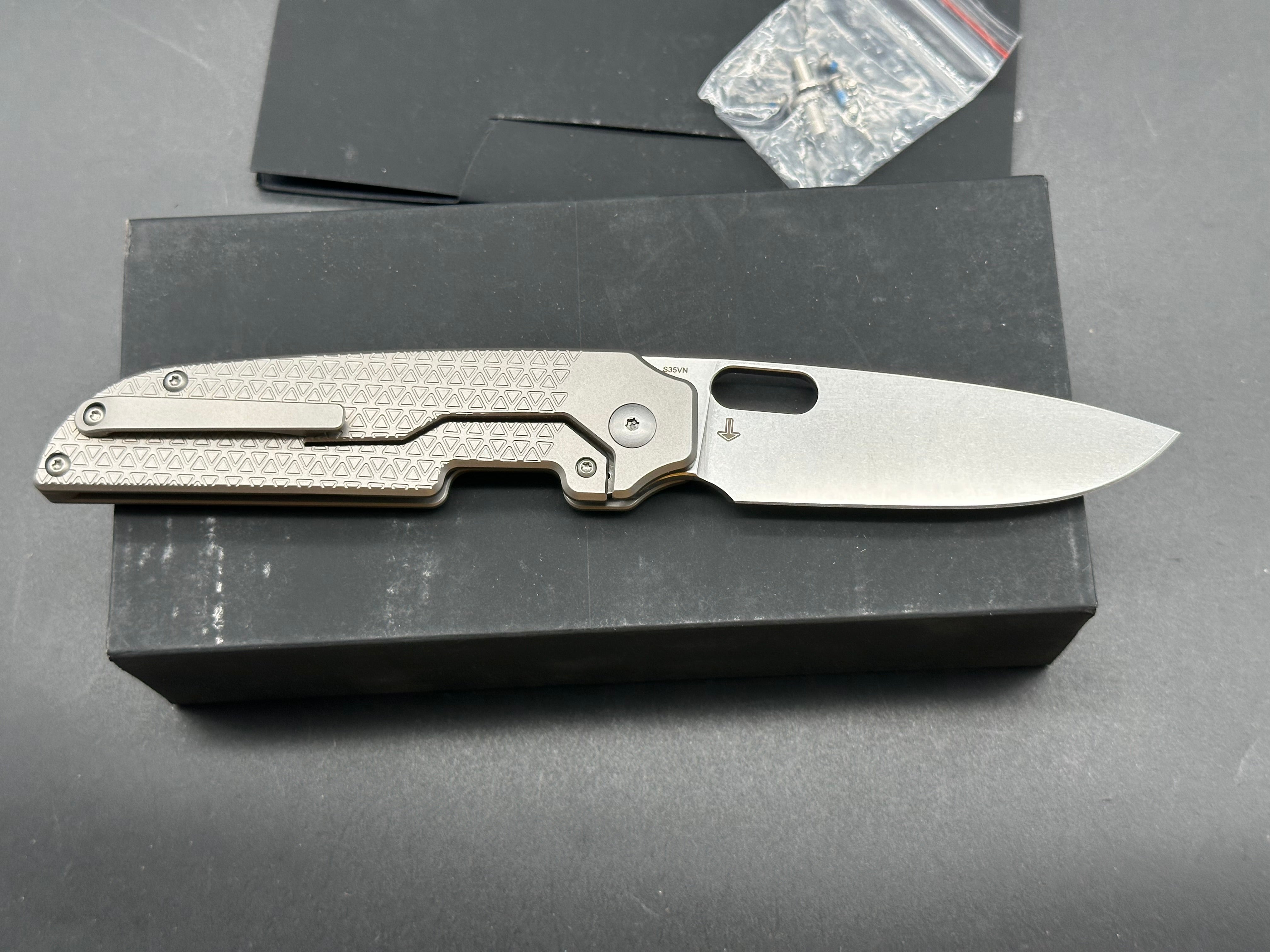 Kizer Varatas, 3.35" S35VN Stonewash Drop Point Blade with Stonewash Textured Titanium Handle