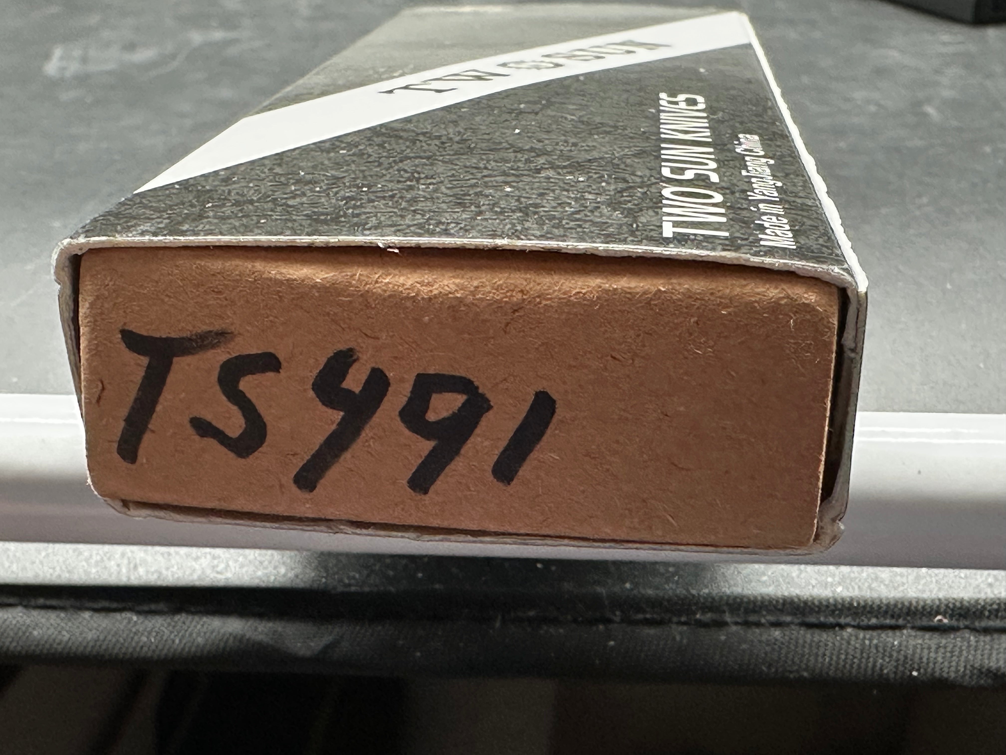 TWOSUN TS491 BLACK TITANIUM/CARBON FIBER HANDLE 14C28N PLAIN EDGE
