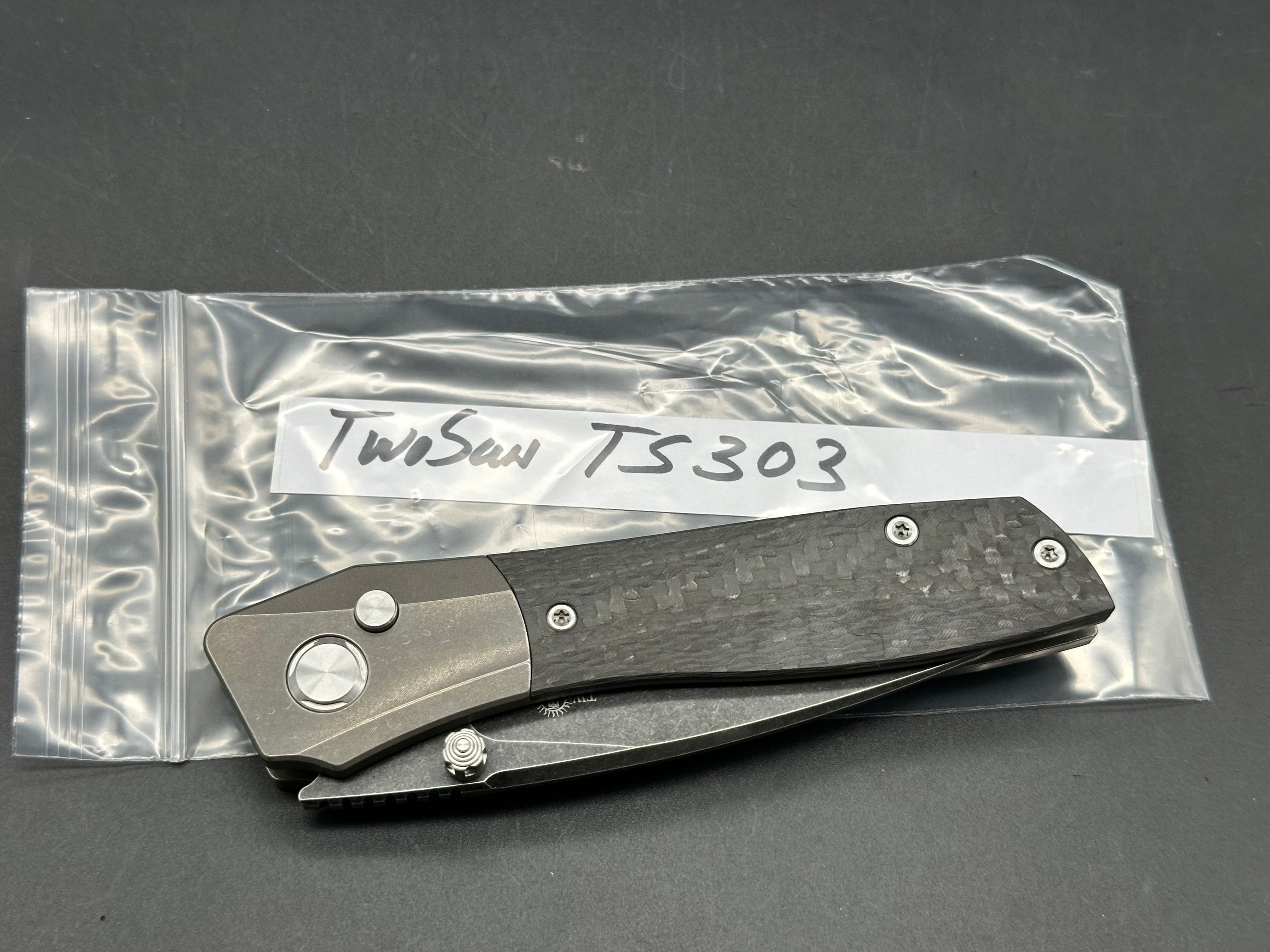TwoSun TS303 titanium/CF handle w/M390 blade