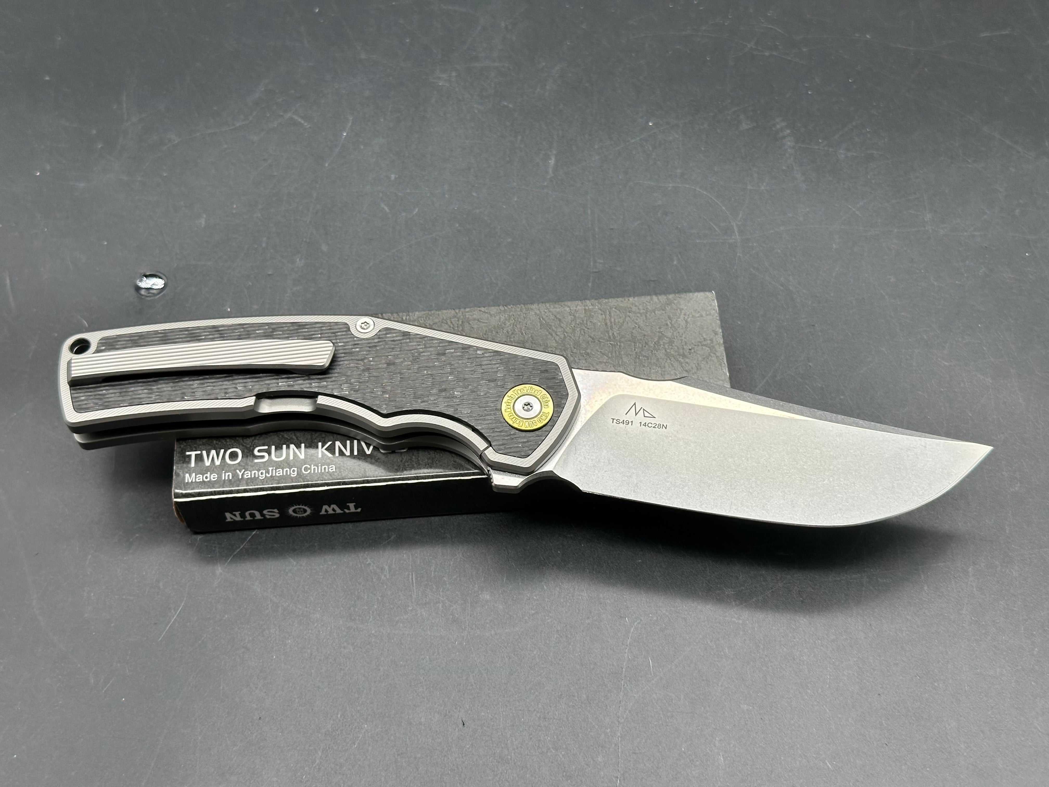 TWOSUN TS491 BLACK TITANIUM/CARBON FIBER HANDLE 14C28N PLAIN EDGE