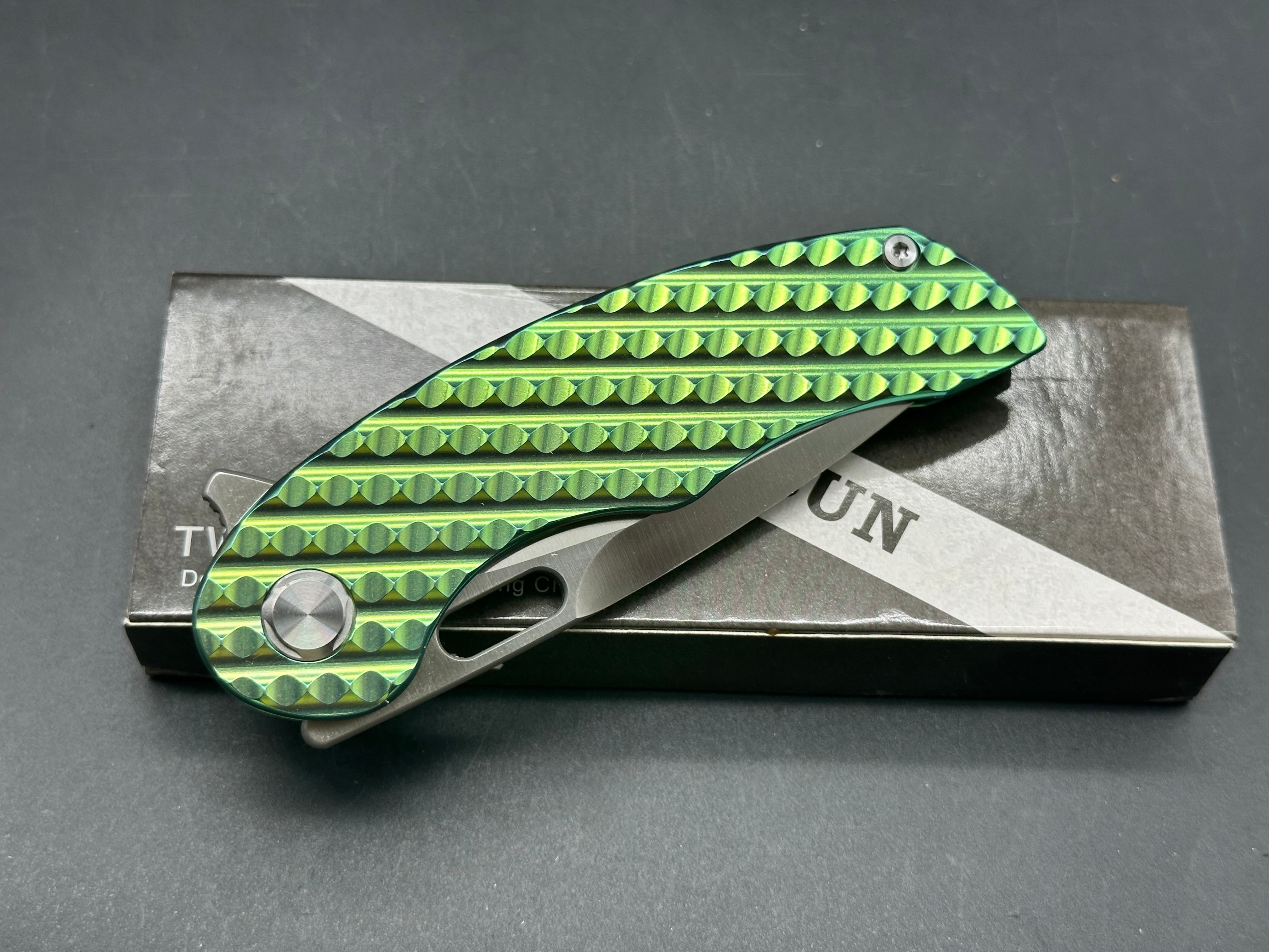 TWOSUN FOLDING KNIFE GREEN TITANIUM HANDLE M390 PLAIN EDGE TS177-GREEN