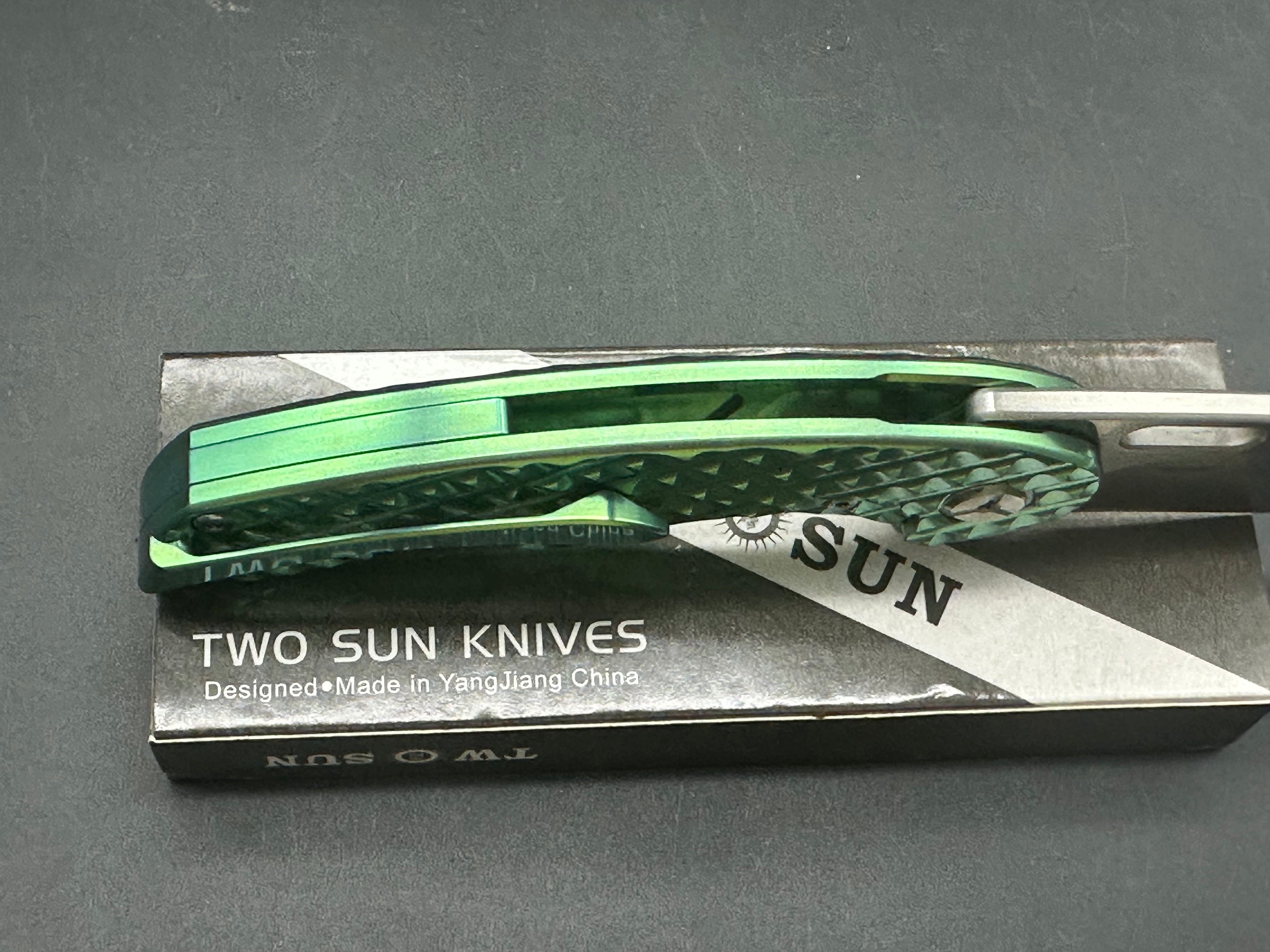 TWOSUN FOLDING KNIFE GREEN TITANIUM HANDLE M390 PLAIN EDGE TS177-GREEN