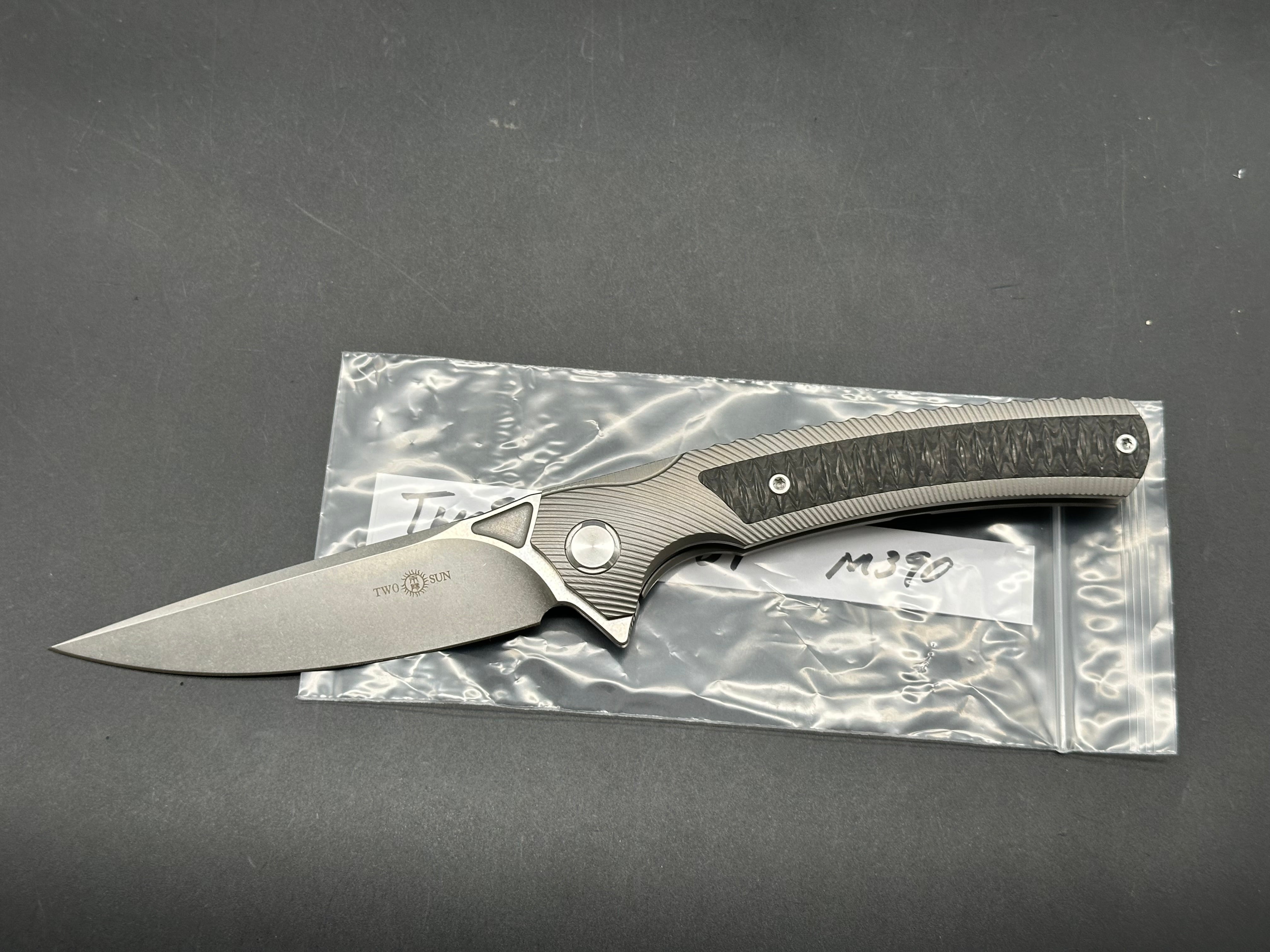 TwoSun TS81 titanium/CF scales w/M390 blade