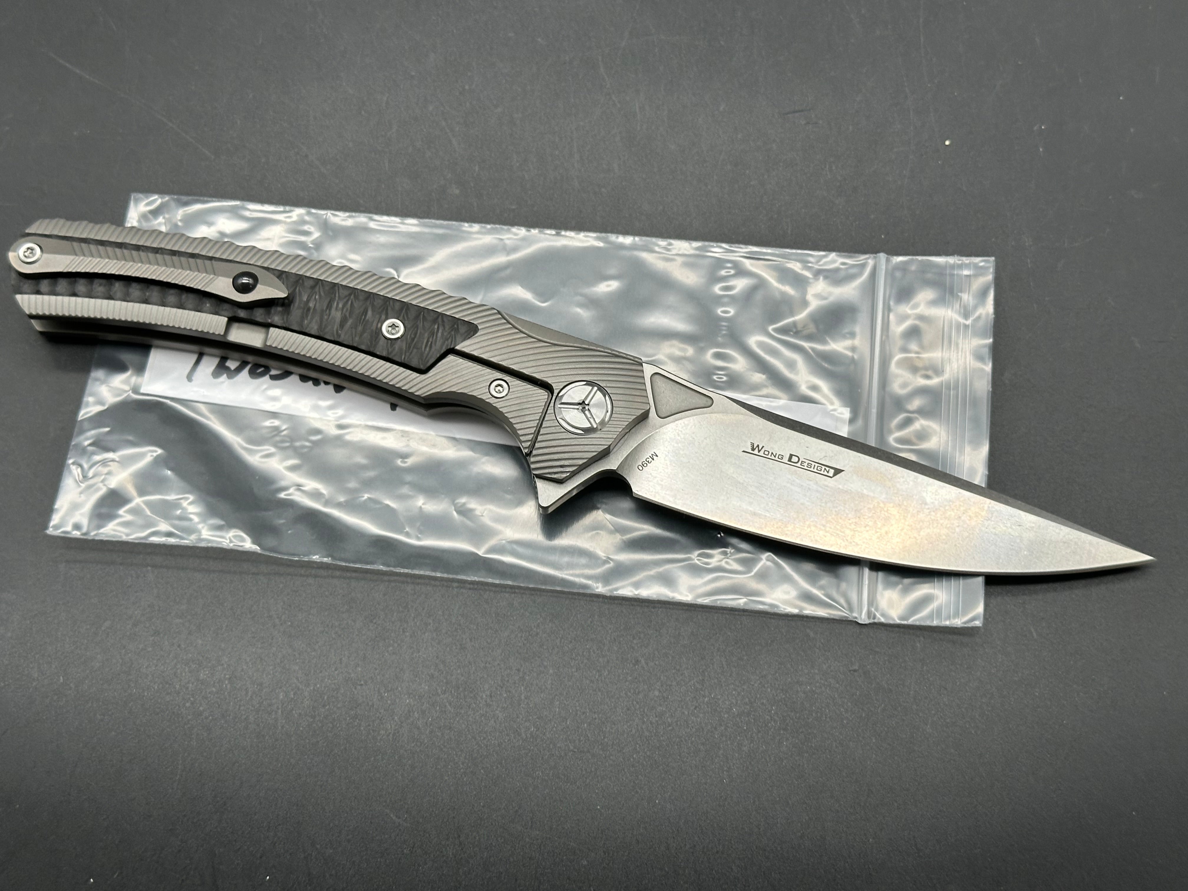 TwoSun TS81 titanium/CF scales w/M390 blade