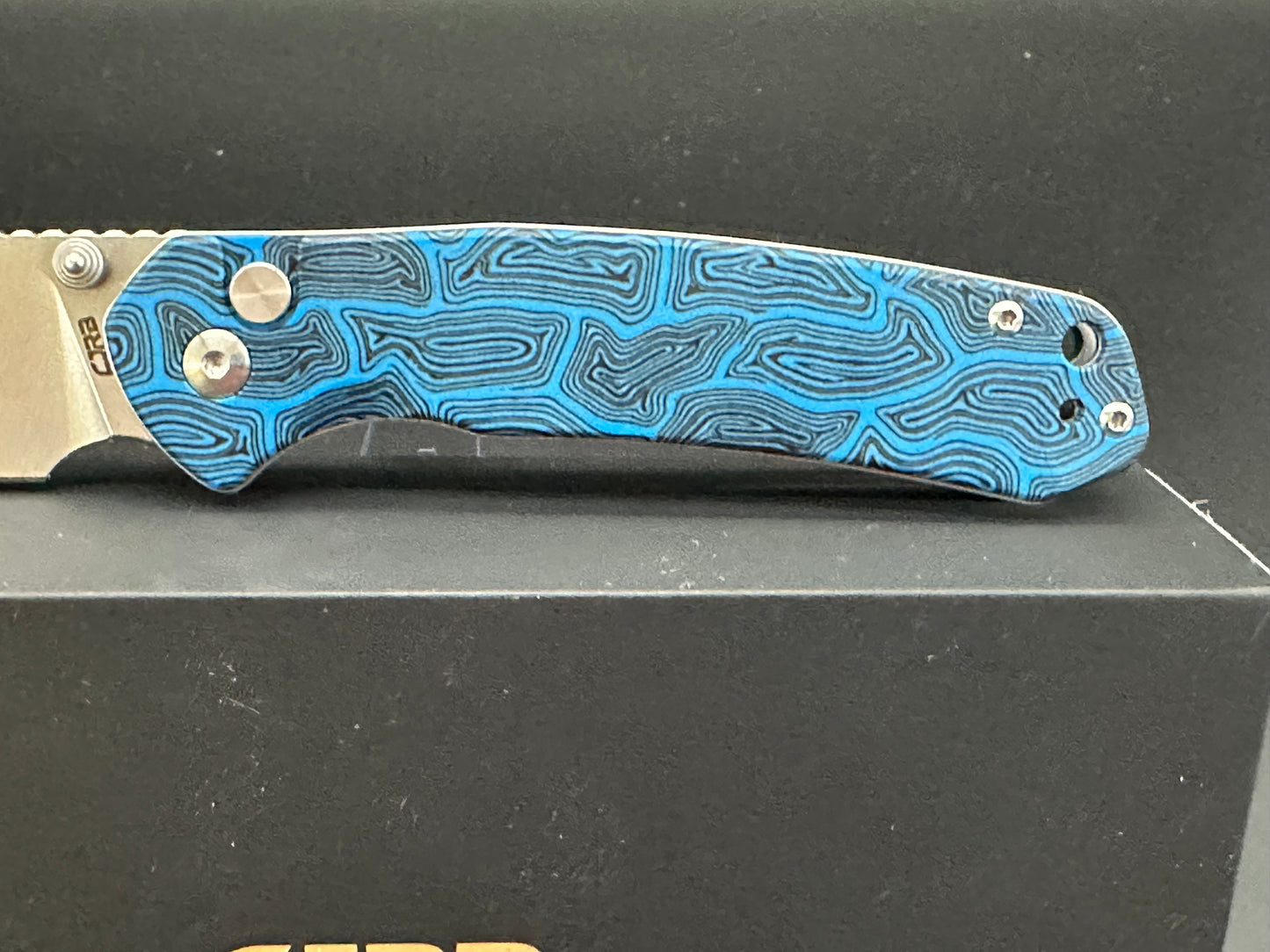 CJRB PYRITE FOLDING KNIFE BLACK & BLUE GMASCUS