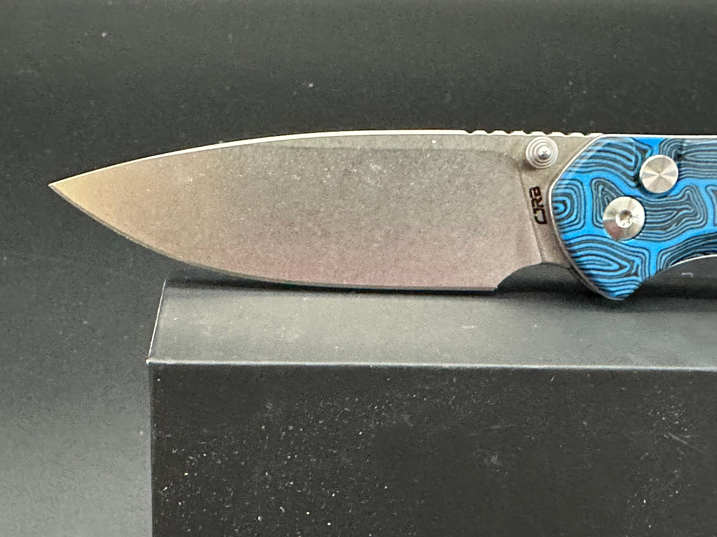 CJRB PYRITE FOLDING KNIFE BLACK & BLUE GMASCUS