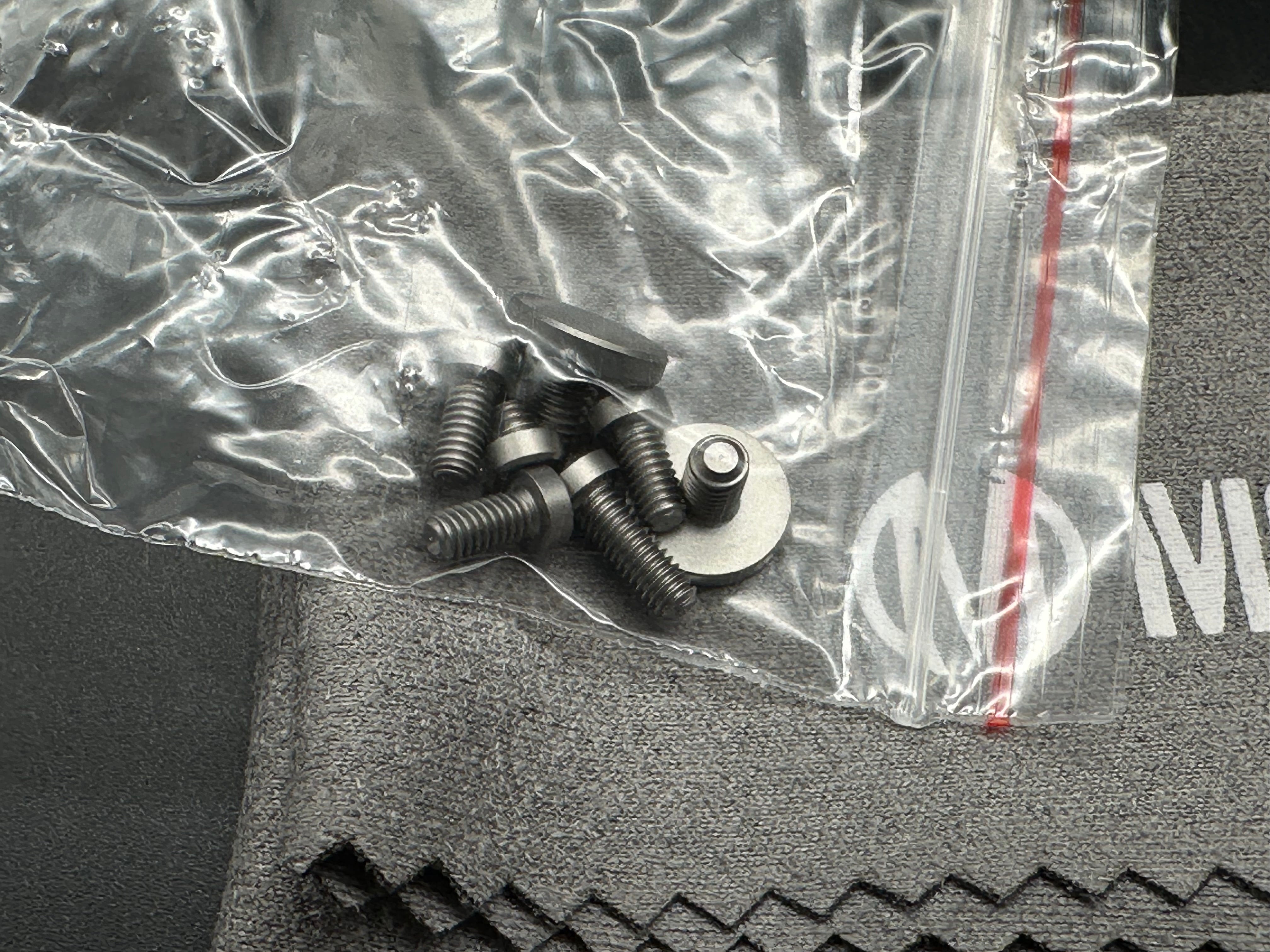 Molsect 808Decay - CPM-S90V Steel Frame Lock - Titanium