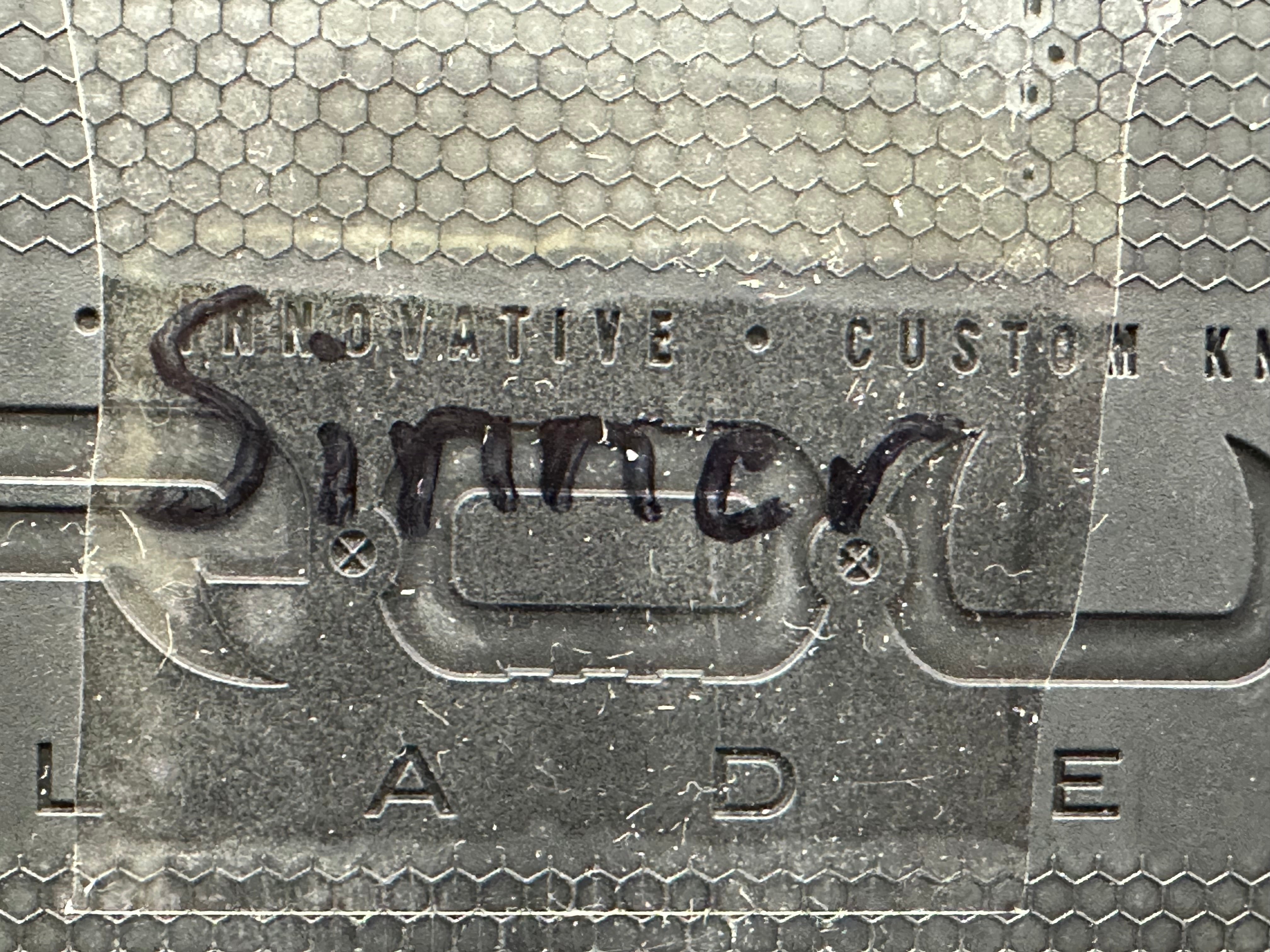 Brous Blades Sinner CF scales w/D2 blade