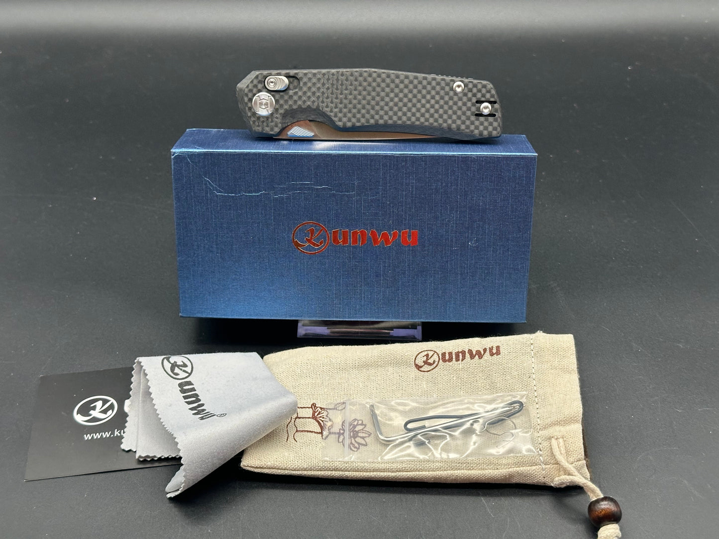 KUNWU X-TAO FOLDING KNIFE CARBON FIBER HANDLE ELMAX PLAIN EDGE SATIN FINISH X703F