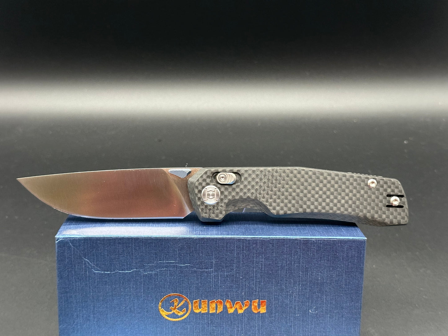 KUNWU X-TAO FOLDING KNIFE CARBON FIBER HANDLE ELMAX PLAIN EDGE SATIN FINISH X703F