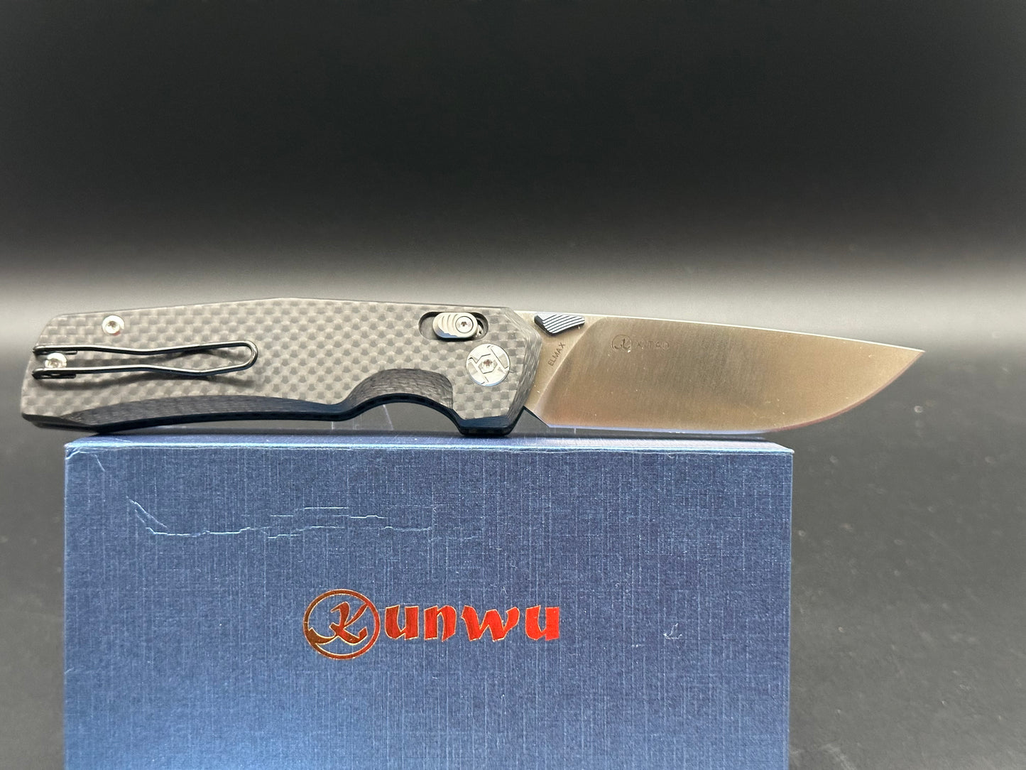 KUNWU X-TAO FOLDING KNIFE CARBON FIBER HANDLE ELMAX PLAIN EDGE SATIN FINISH X703F