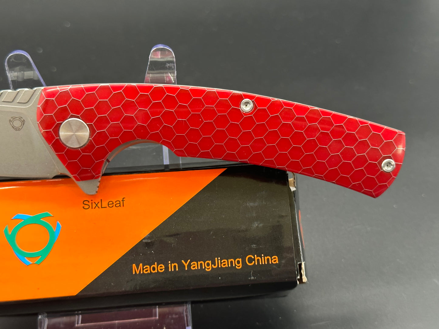 SIXLEAF FOLDING KNIFE RED RESIN HANDLE D2 PLAIN EDGE SL-08-RED