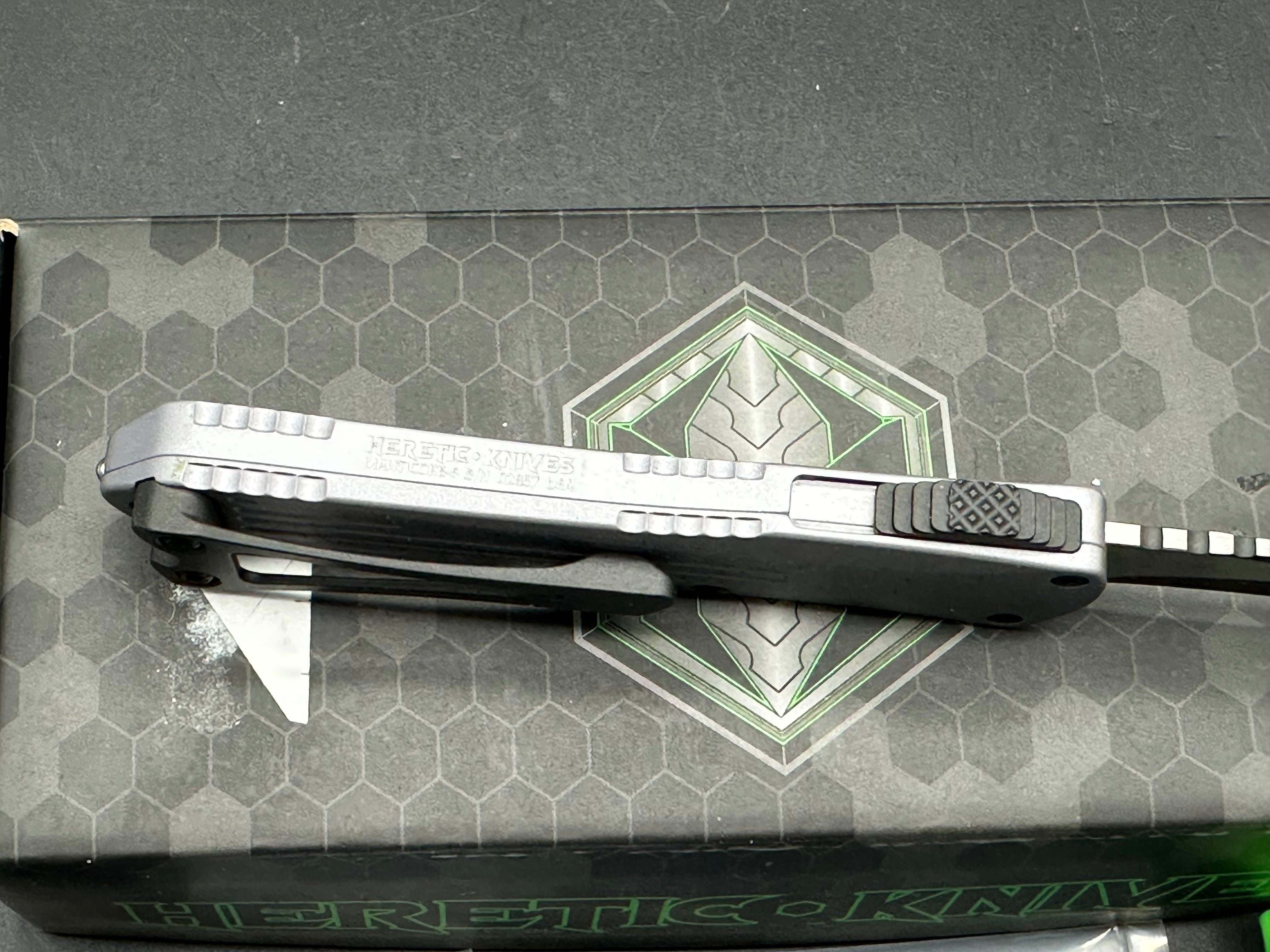 Heretic H025-10-Gray Manticore S Magnacut