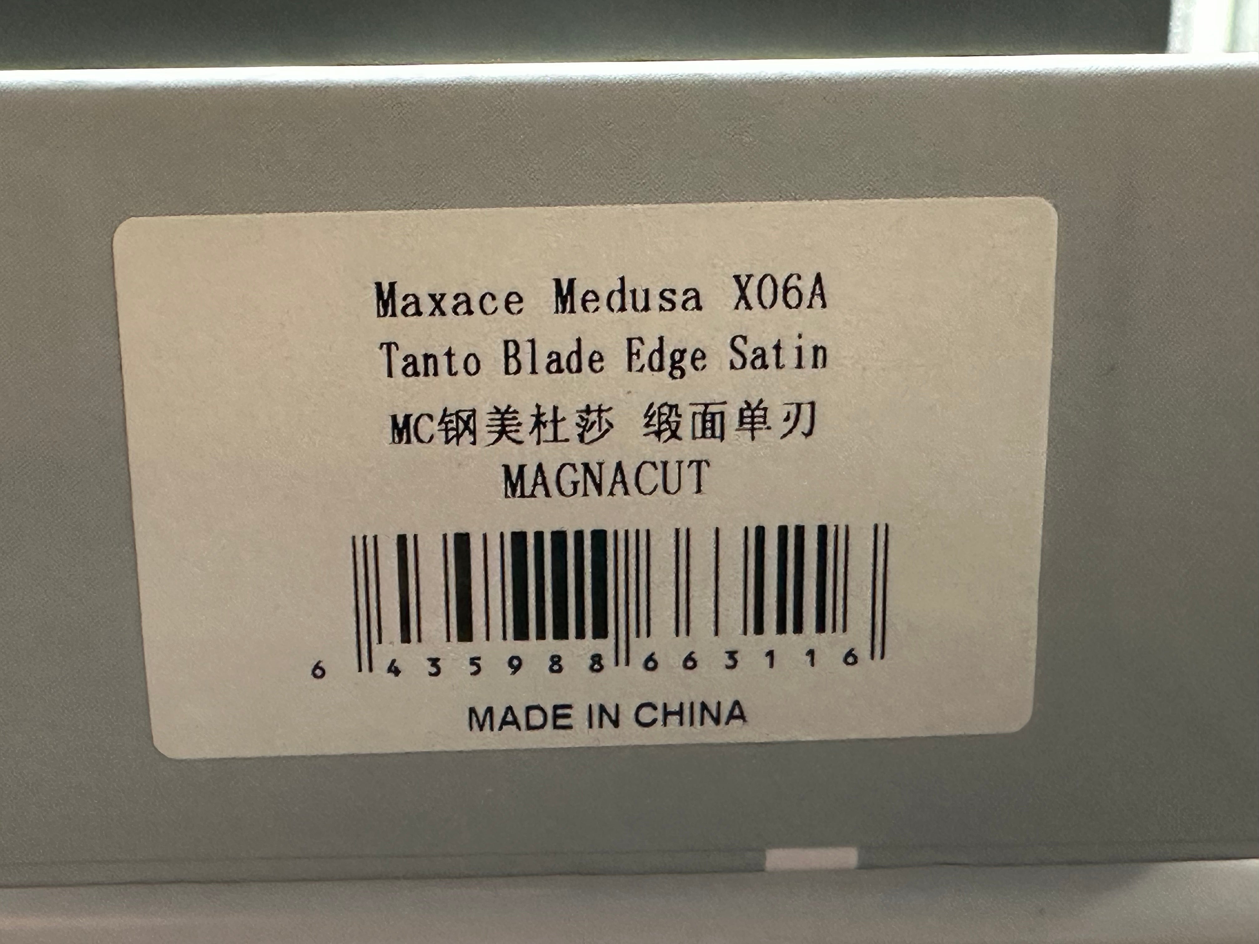 Maxace Medusa Carbon Fiber / Magnacut Tanto / custom gold PVD