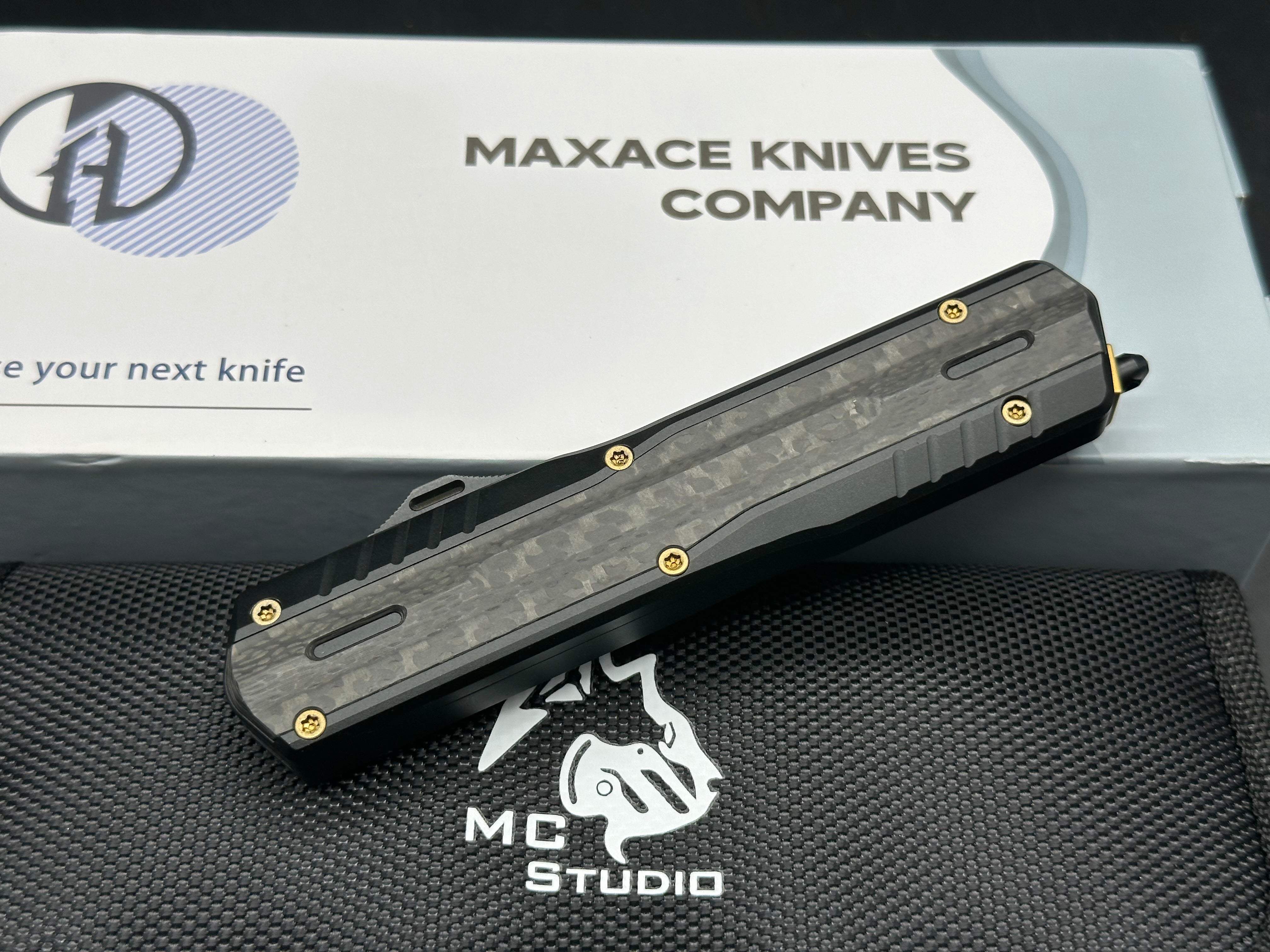 Maxace Medusa Carbon Fiber / Magnacut Tanto / custom gold PVD