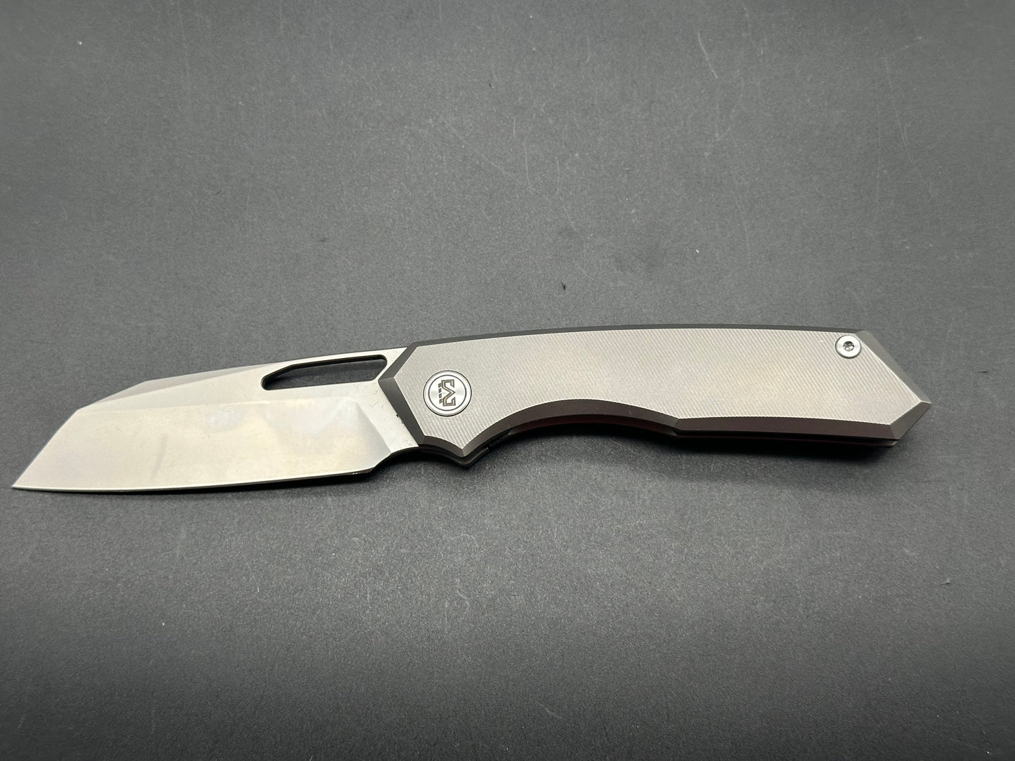 MIGURON KERYX II FOLDING KNIFE GRAY TITANIUM HANDLE M390 SHEEPSFOOT