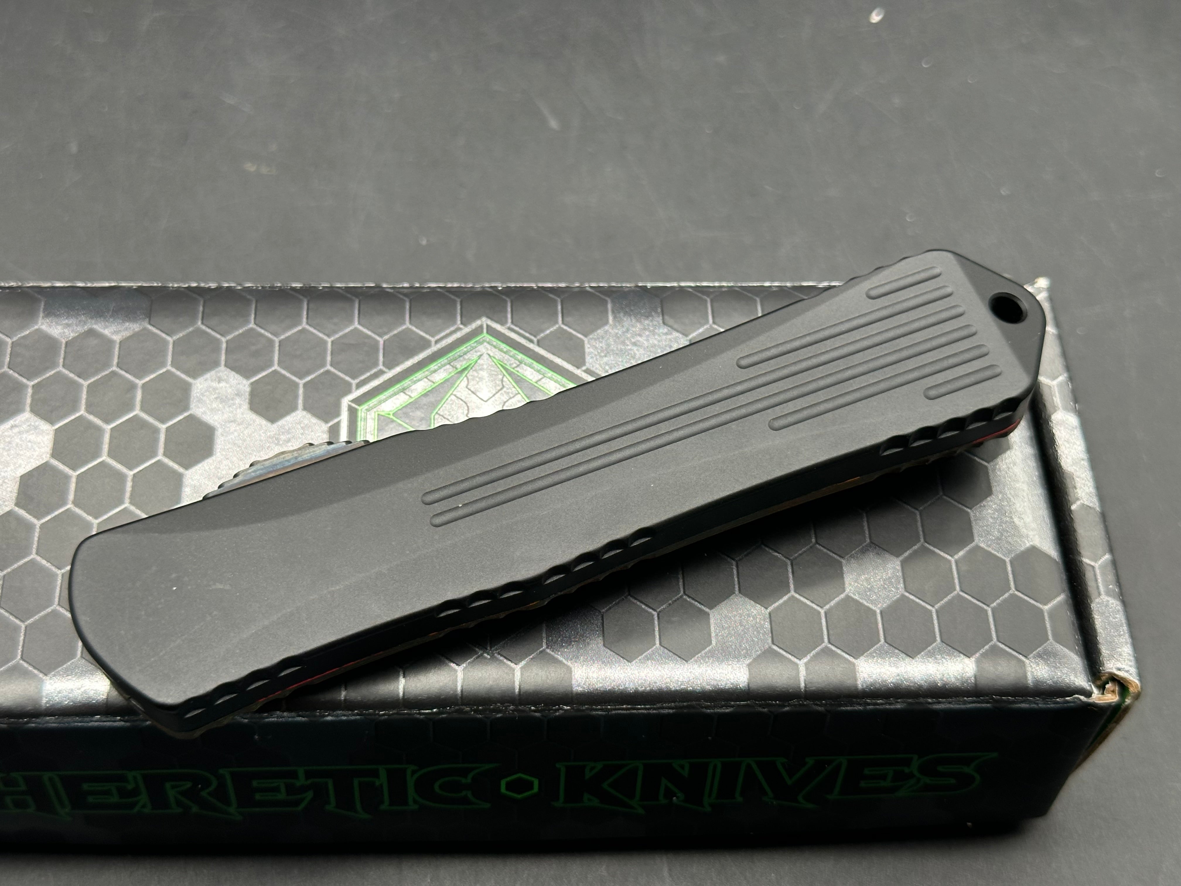 Heretic Manticore-X 80s camo DLC Elmax blade