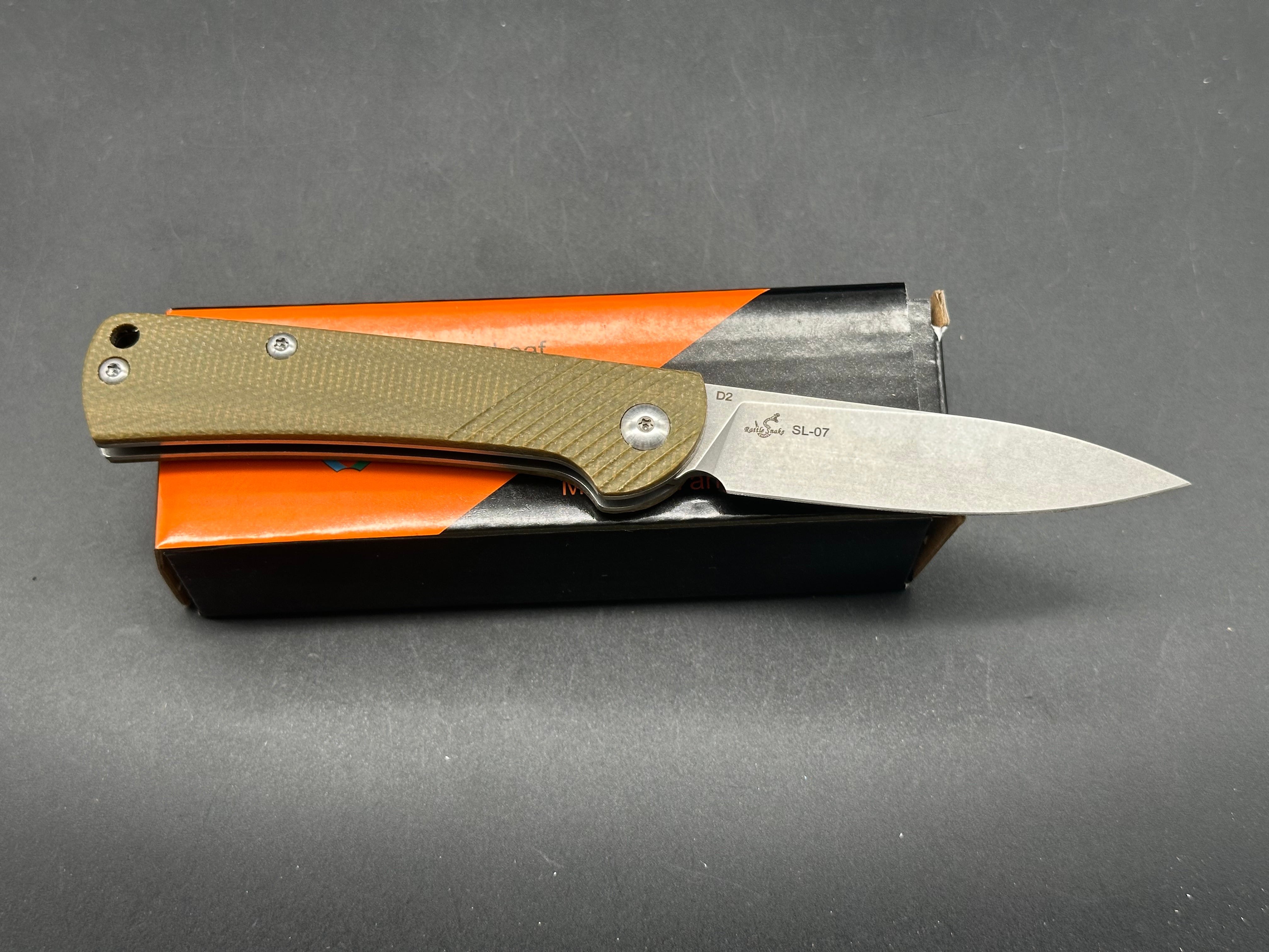 Sixleaf SL-07  slip joint, green micarta scales, D2 blade
