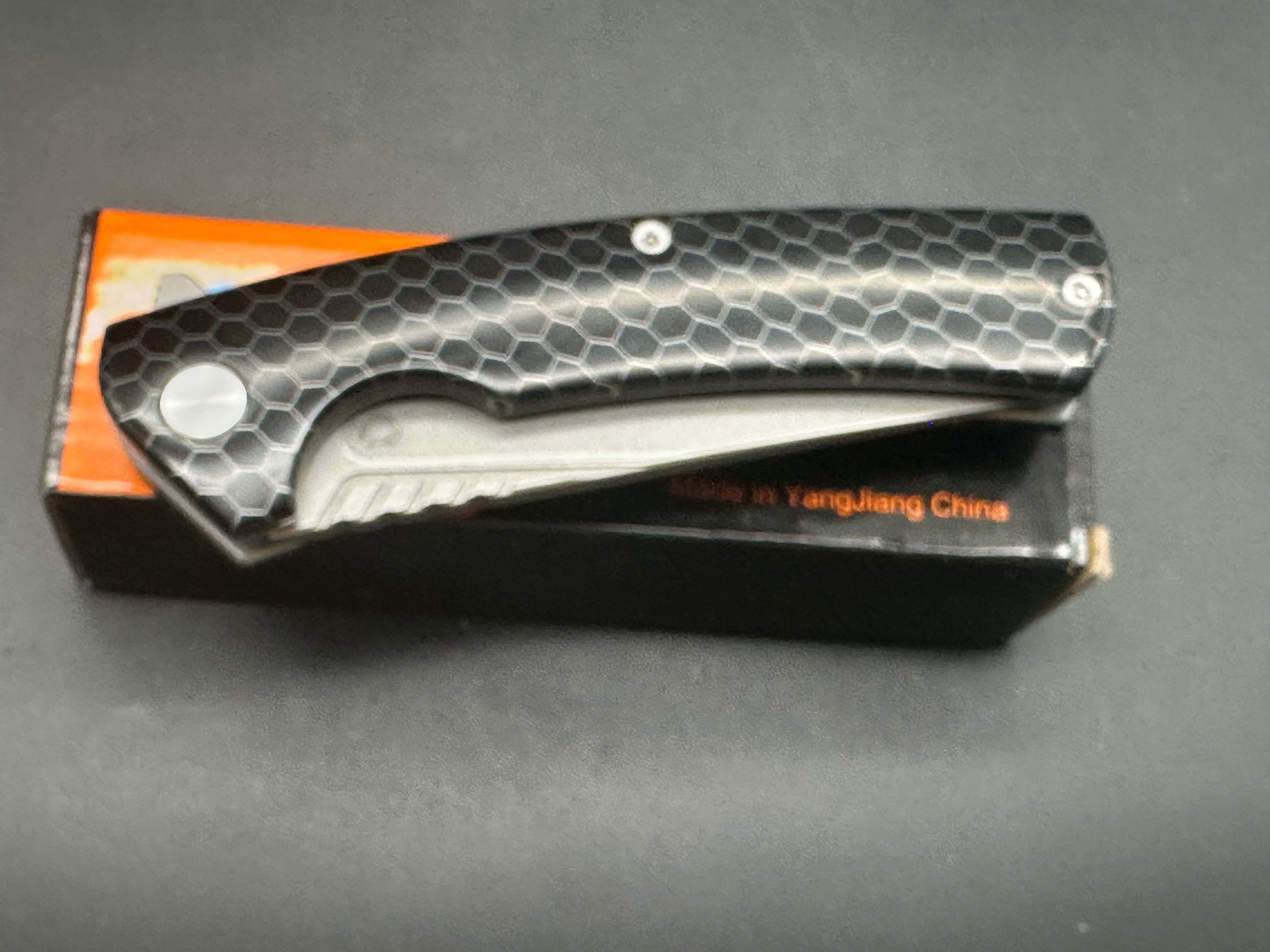 Sixleaf SL-08  liner lock, black acrylic scales, D2 blade