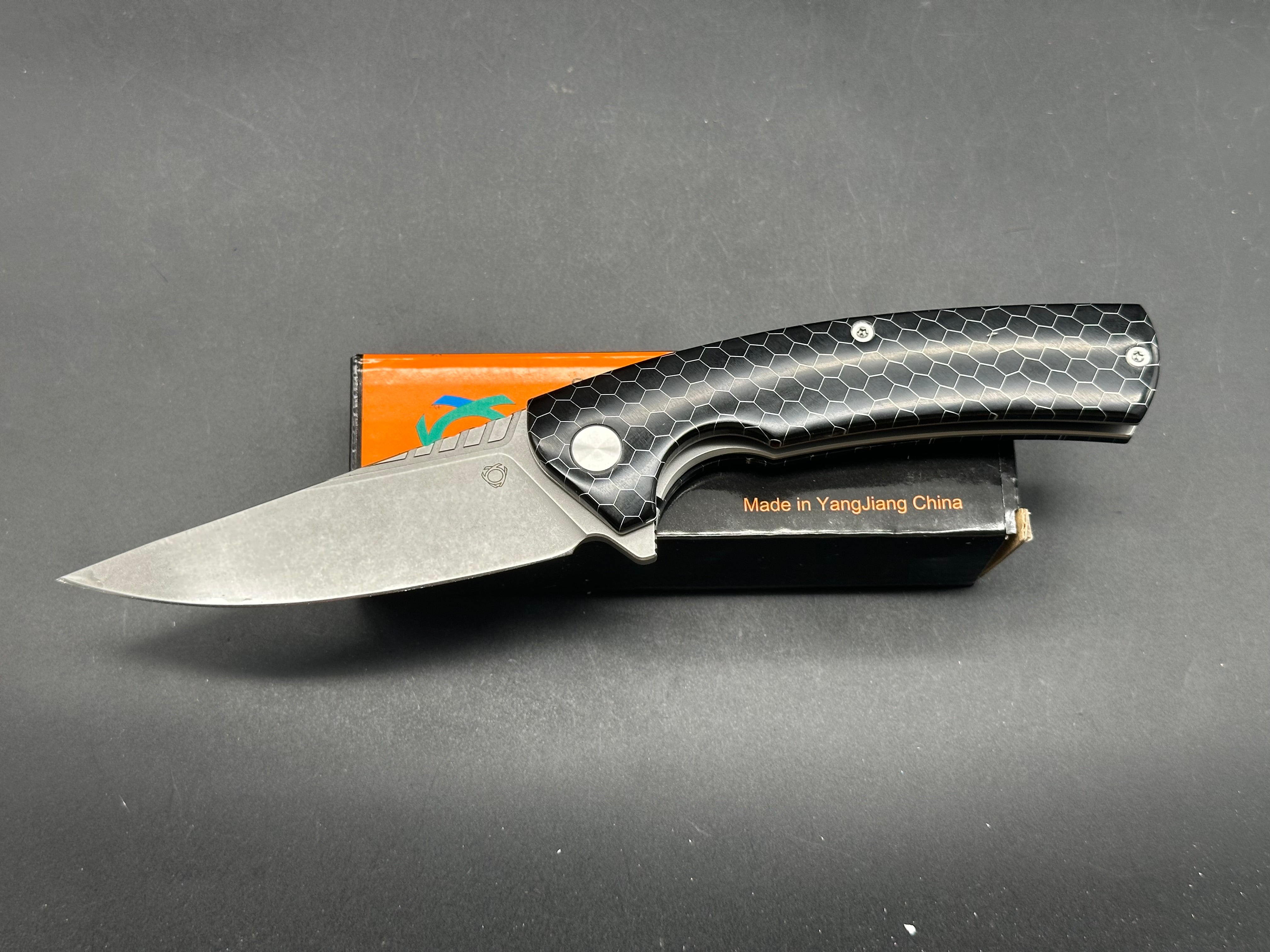 Sixleaf SL-08  liner lock, black acrylic scales, D2 blade