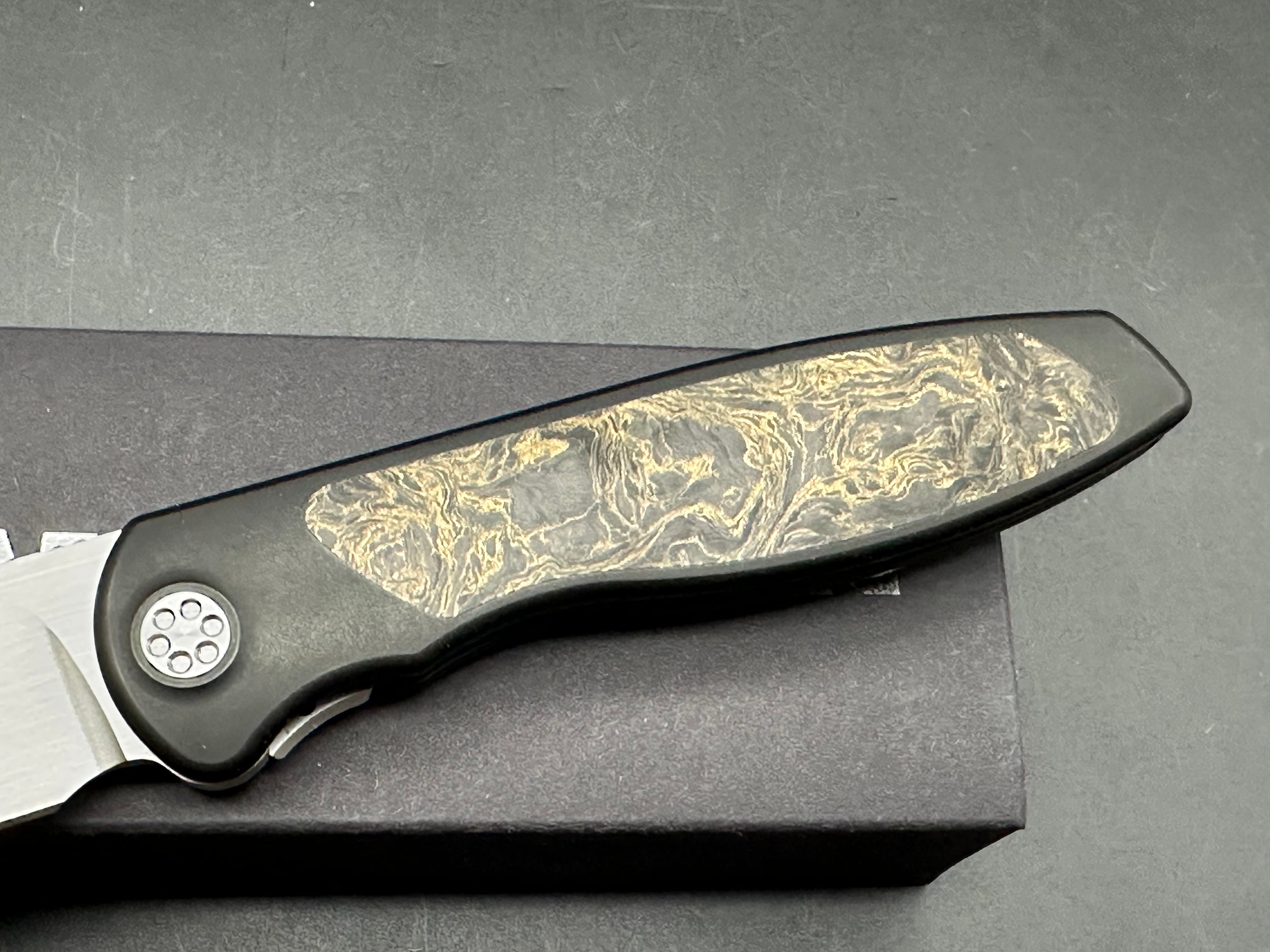 Sharp by Design Mini Tempest Gold CF inlays w/M390 blade