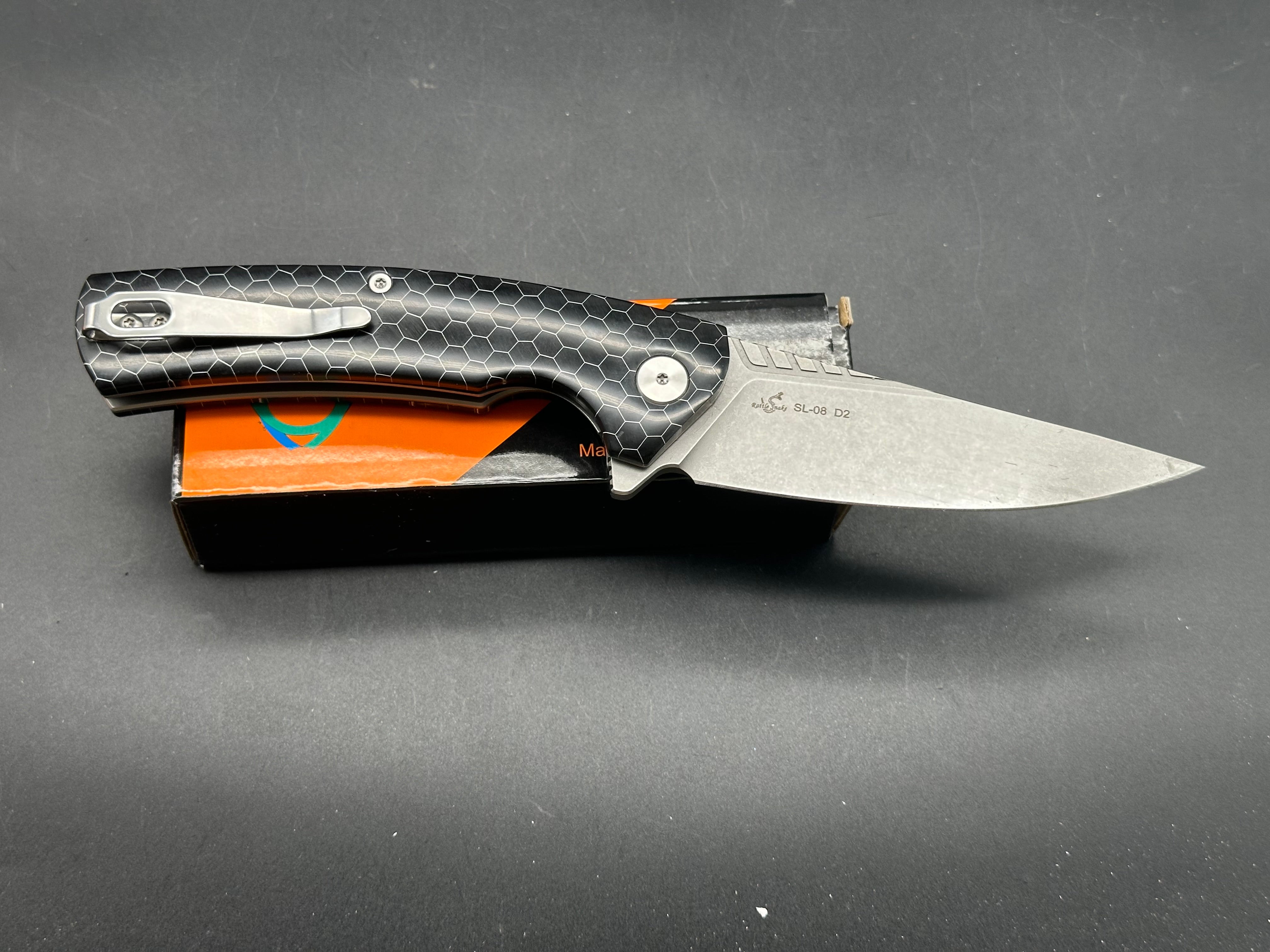 Sixleaf SL-08  liner lock, black acrylic scales, D2 blade