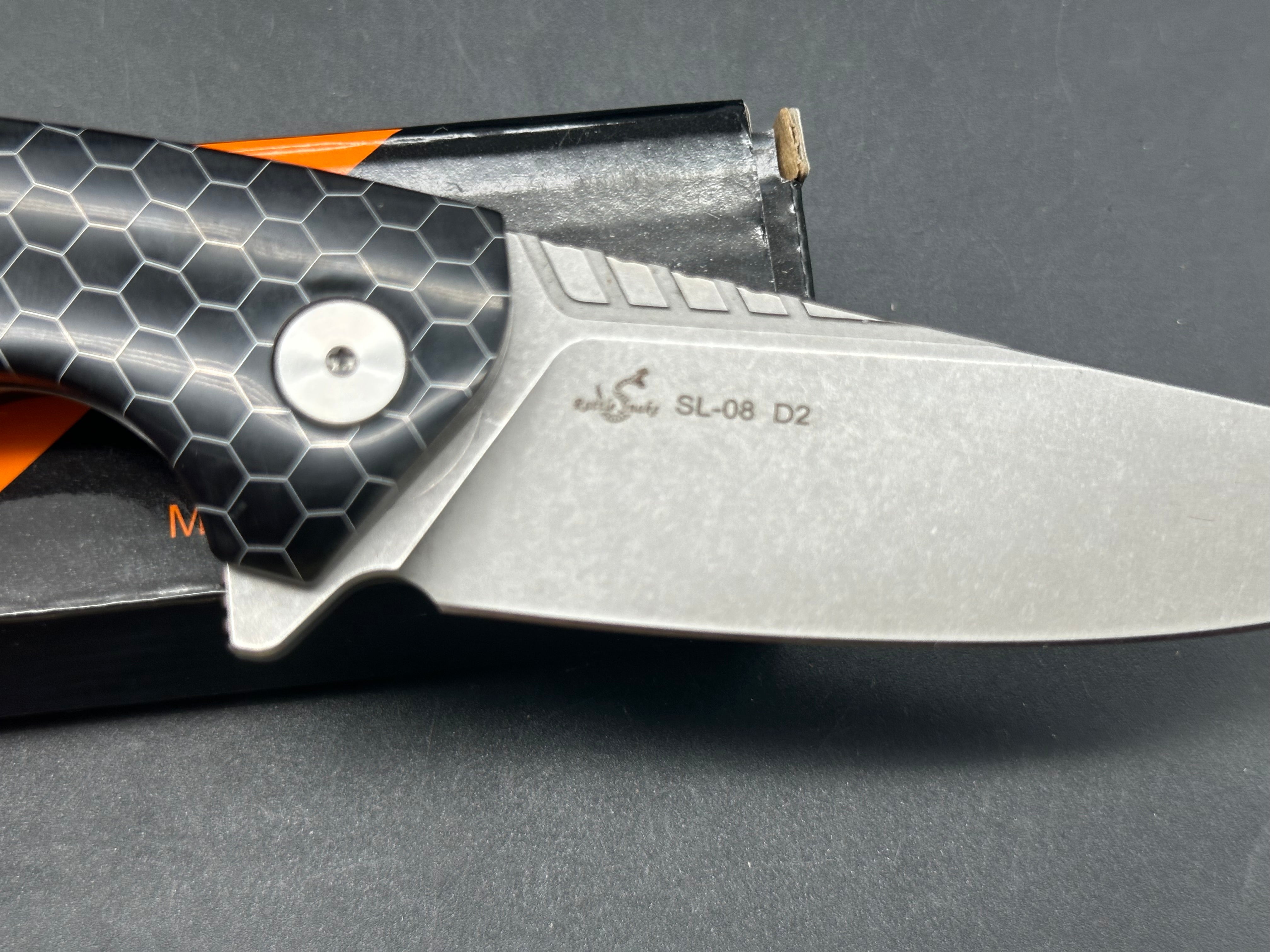 Sixleaf SL-08  liner lock, black acrylic scales, D2 blade