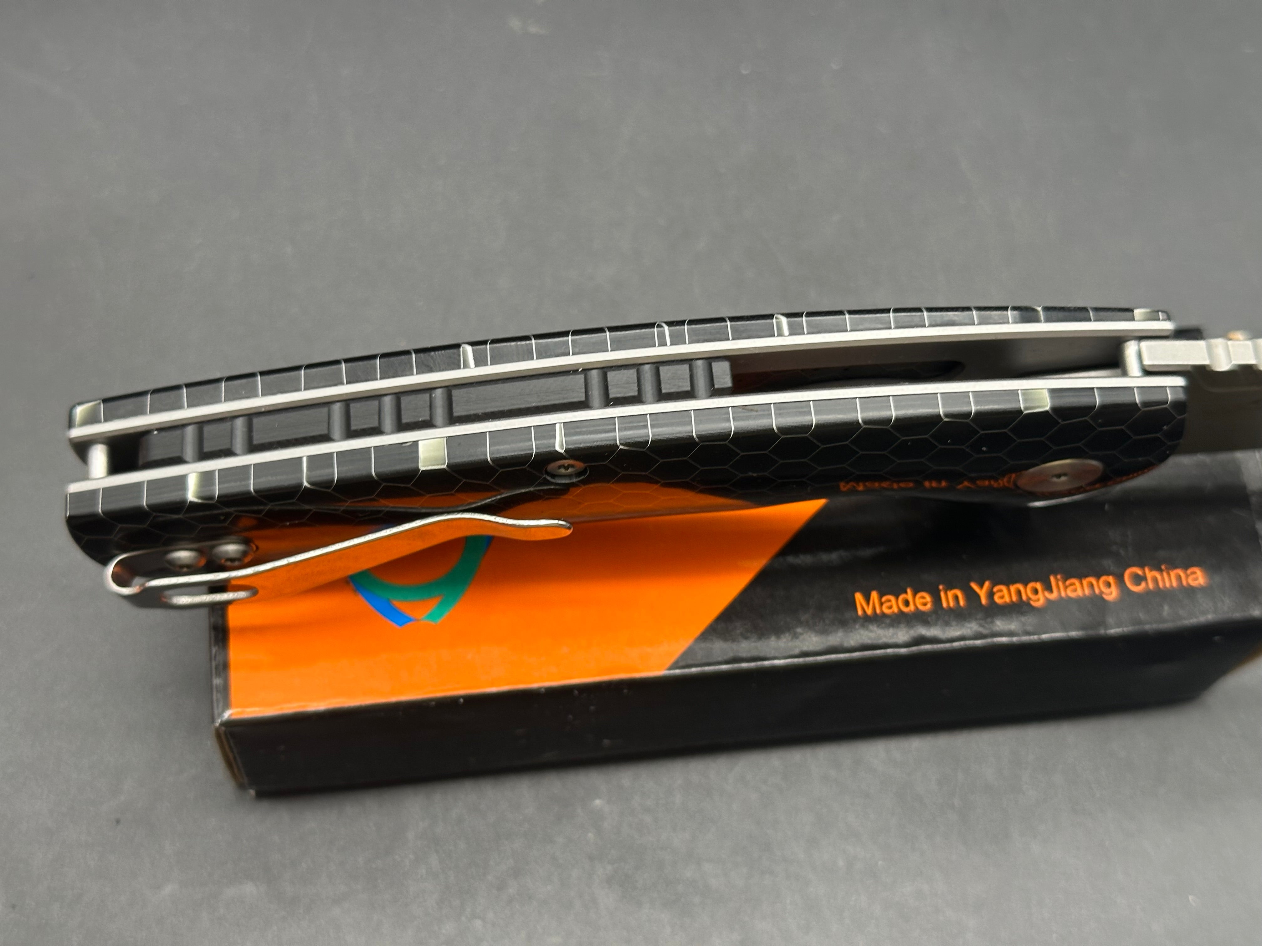 Sixleaf SL-08  liner lock, black acrylic scales, D2 blade