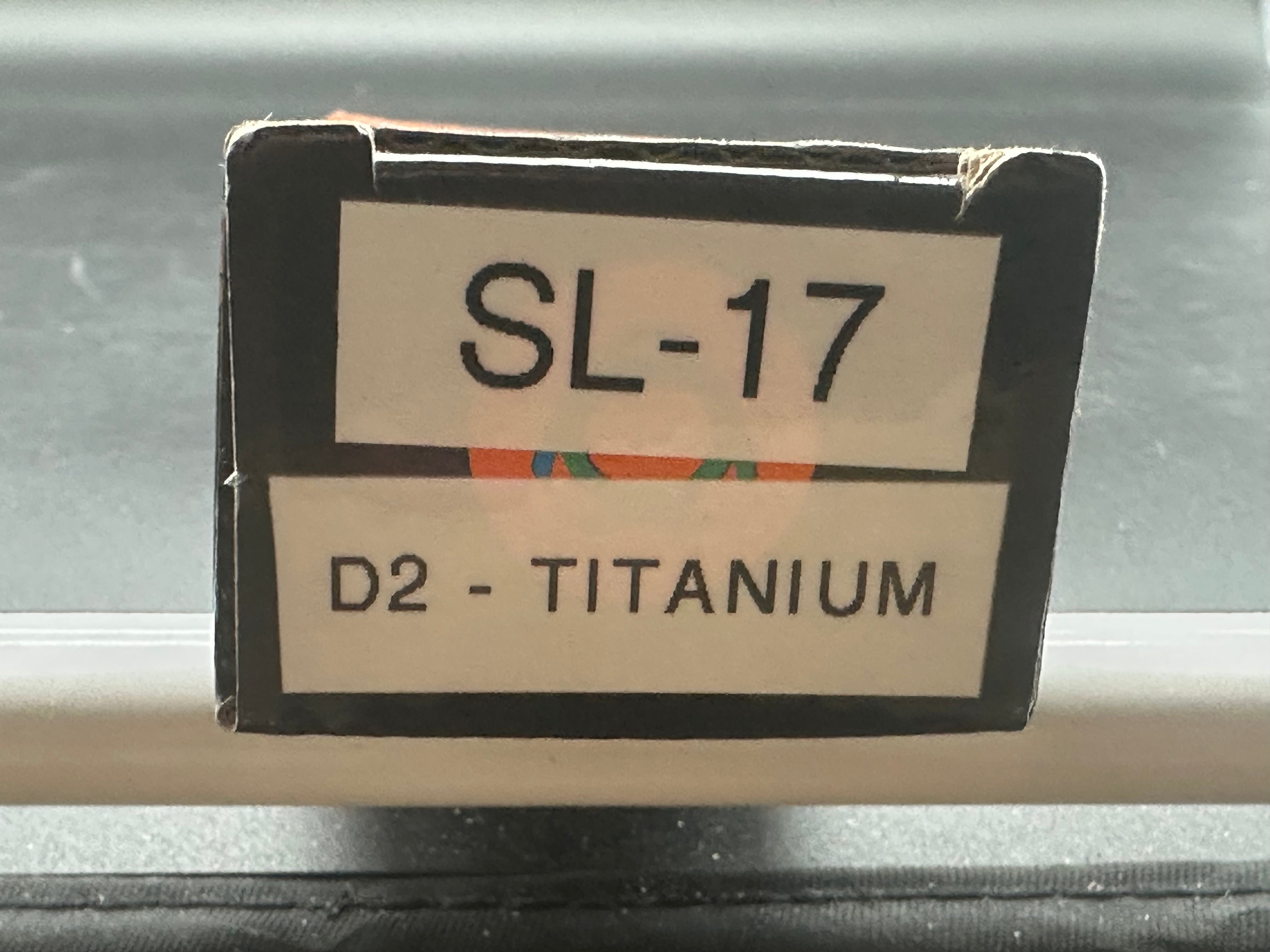 Sixleaf SL-17  frame lock, titanium scales, D2 blade