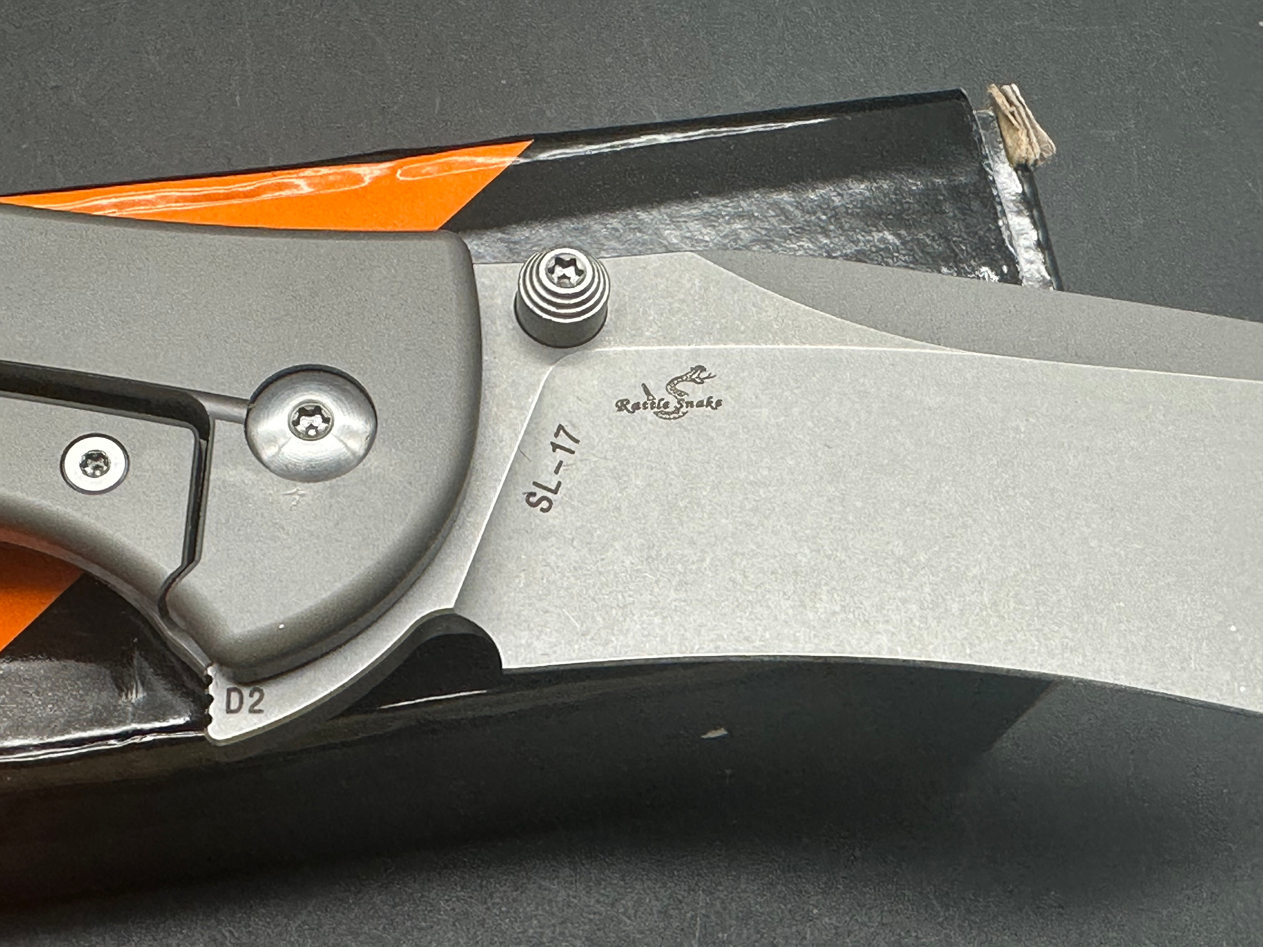 Sixleaf SL-17  frame lock, titanium scales, D2 blade