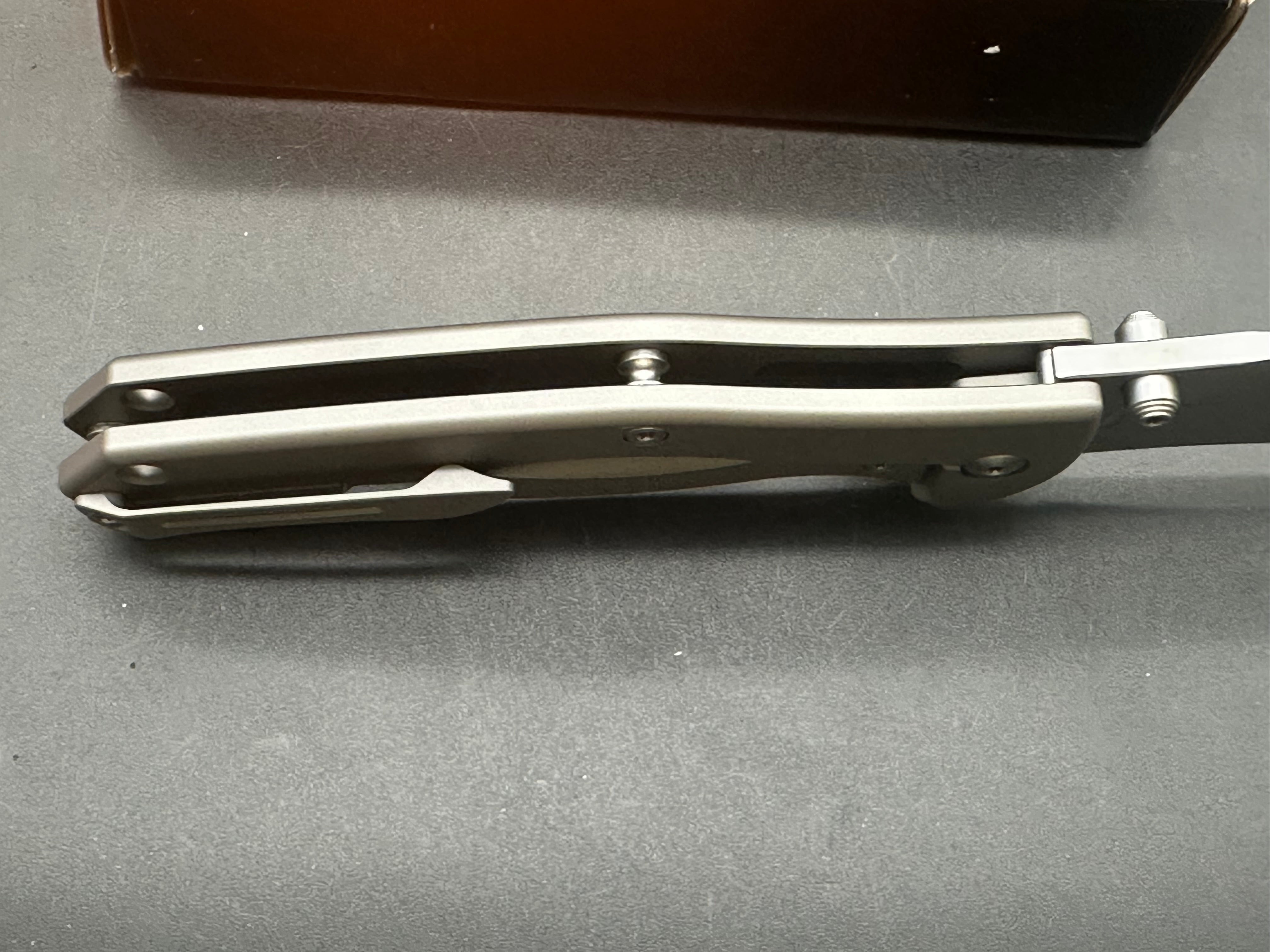 Sixleaf SL-17  frame lock, titanium scales, D2 blade