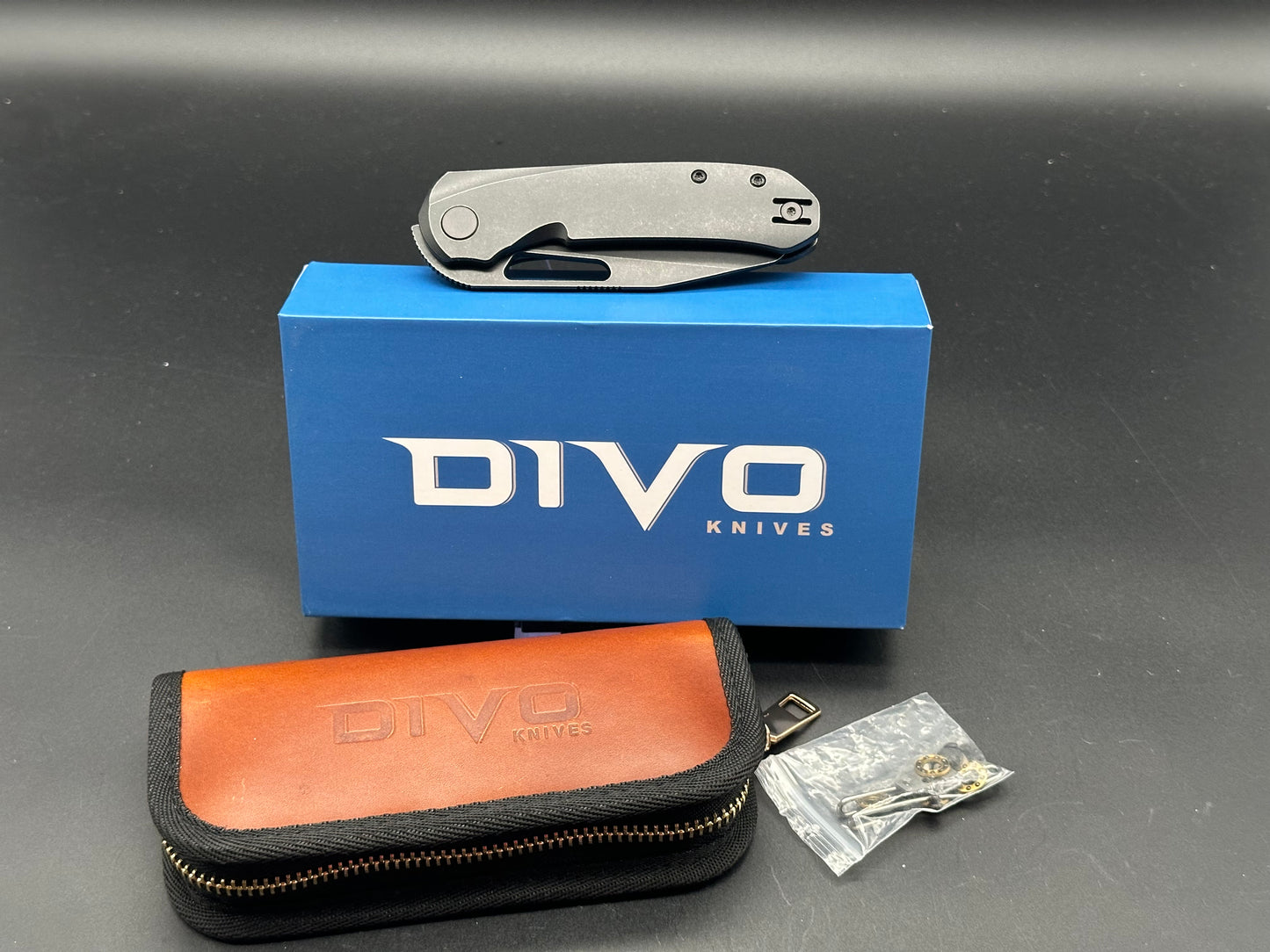 Divo Buzz black titanium handle w/M390 blade