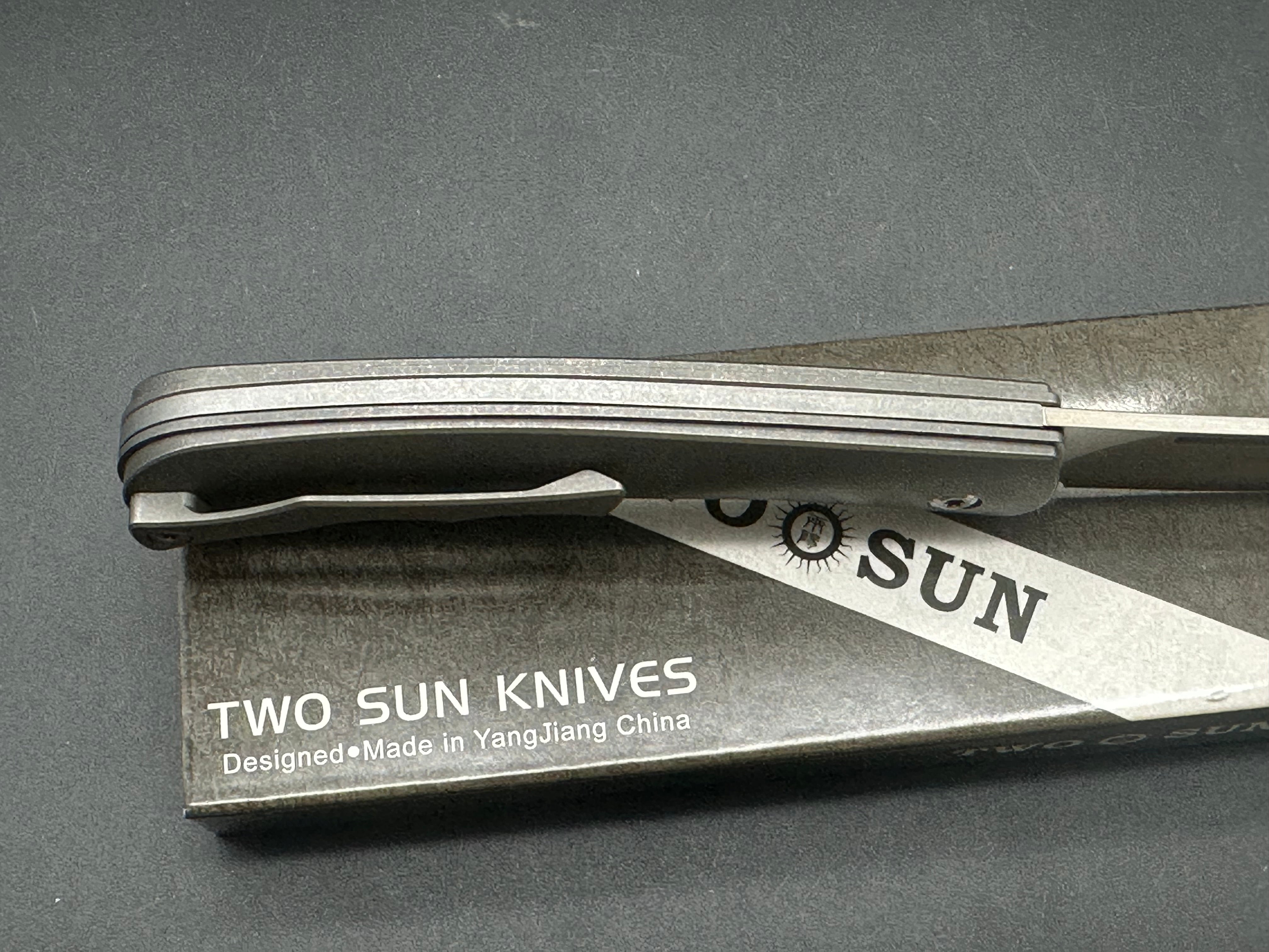 TwoSun TS315  Wong design, slip joint, grey and gold titanium scales, M390 blade