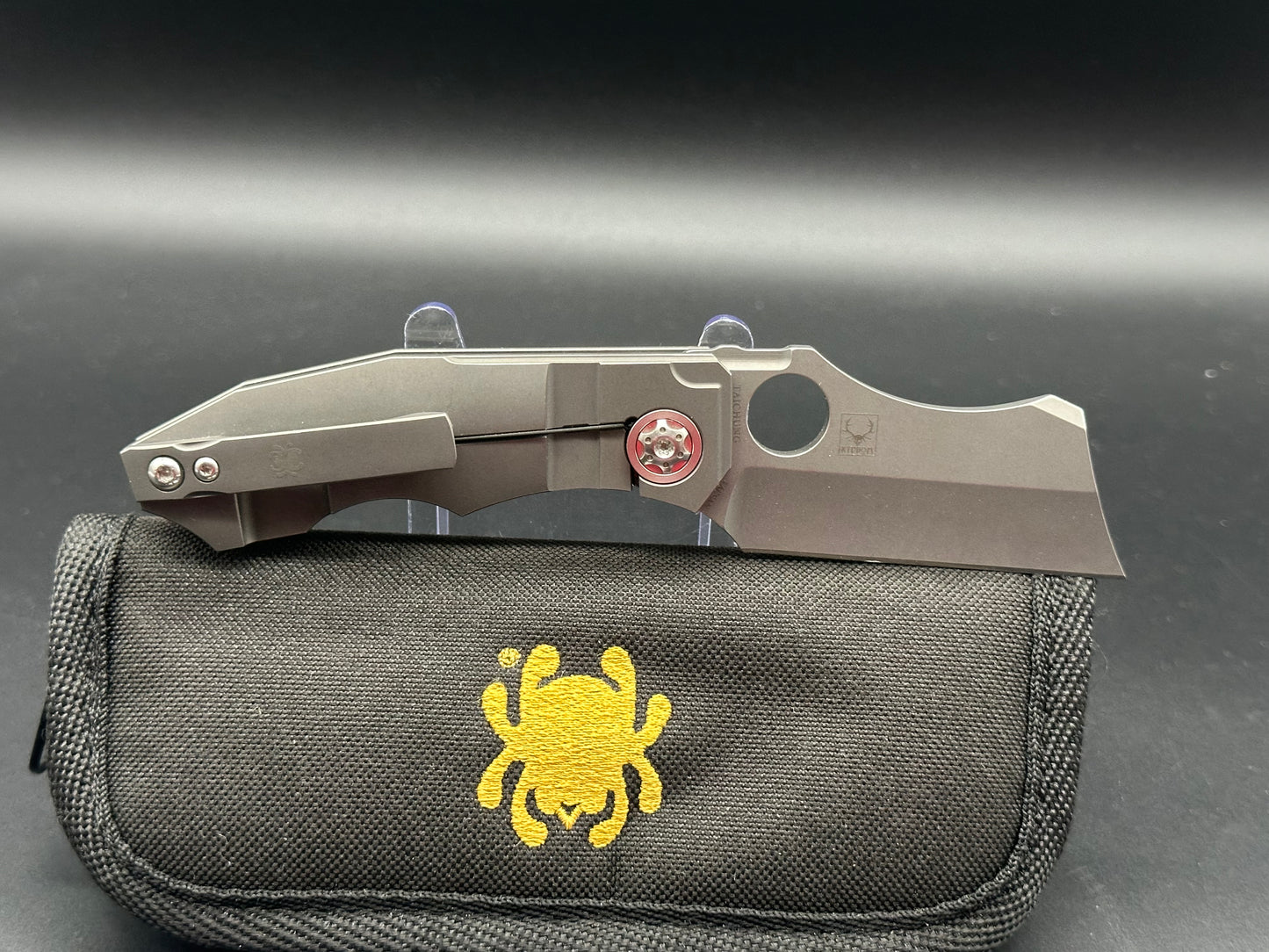 SPYDERCO STOVEPIPE FOLDING KNIFE GRAY TITANIUM HANDLE 20CV PLAIN EDGE C260TIP