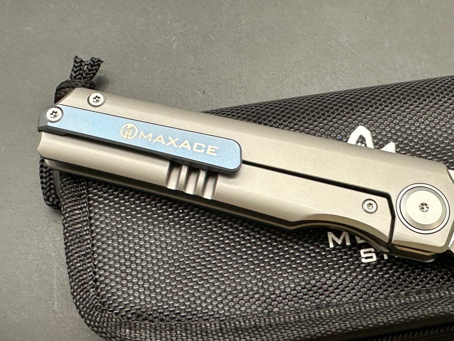 Maxace - Raccoon Dog/Grey Ti Handle/Tanto/