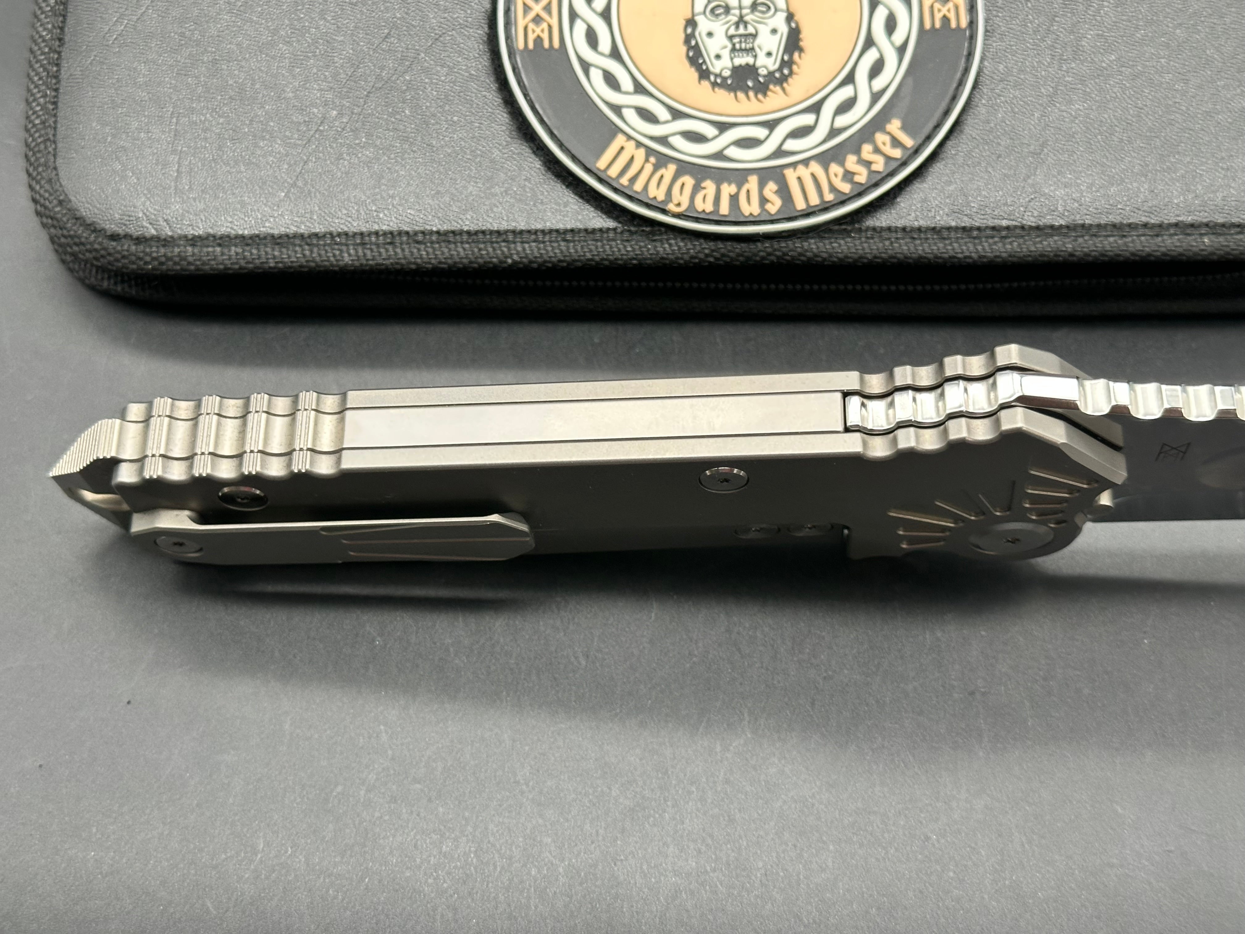 Midgards Messer & PMP Knives - Big Boss/Grey +Ti Frame/Tanto/Satin CPM-D2