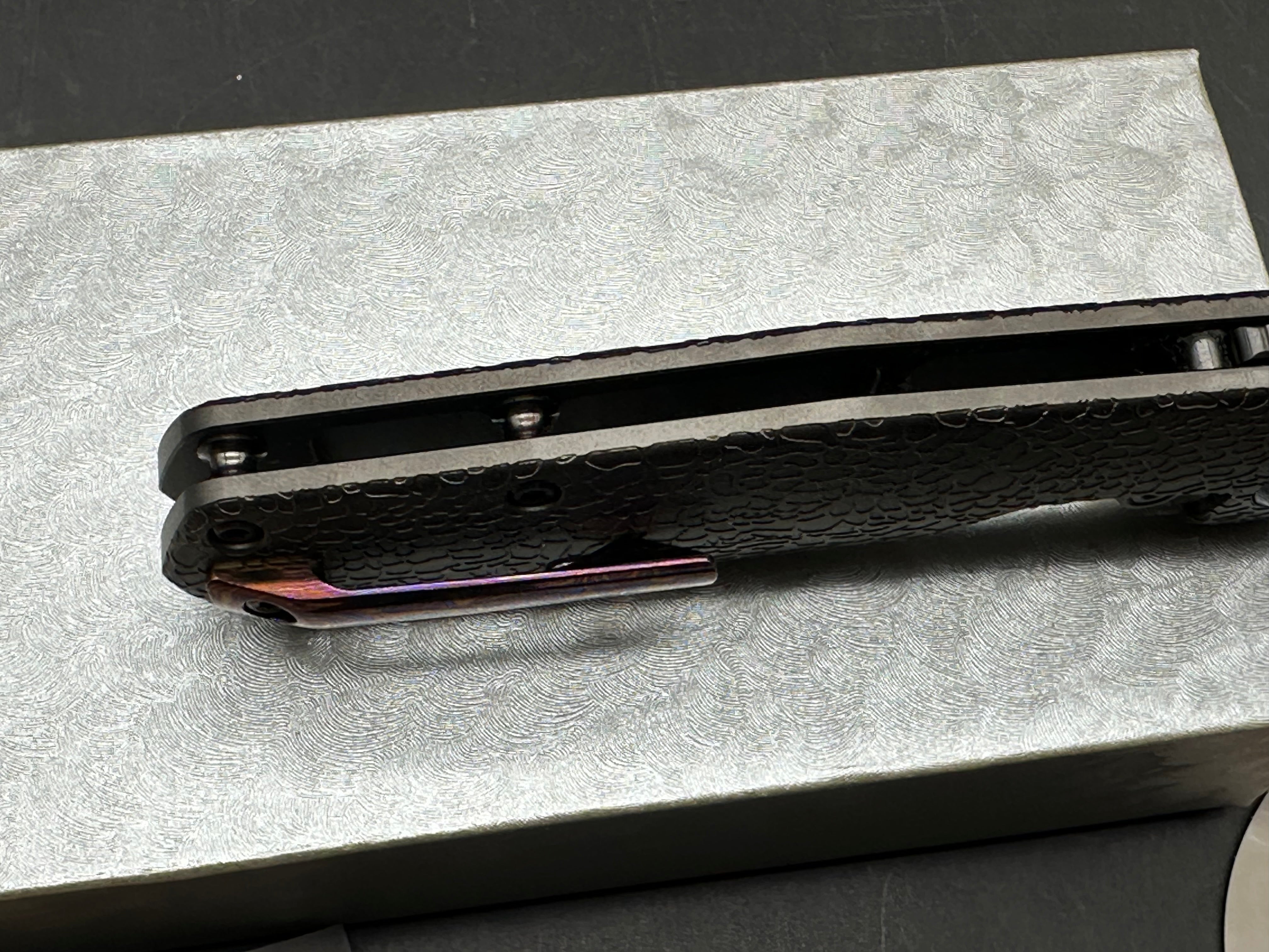 Kunwu S-Tao II with Timascus clip black honeydew w/DLC