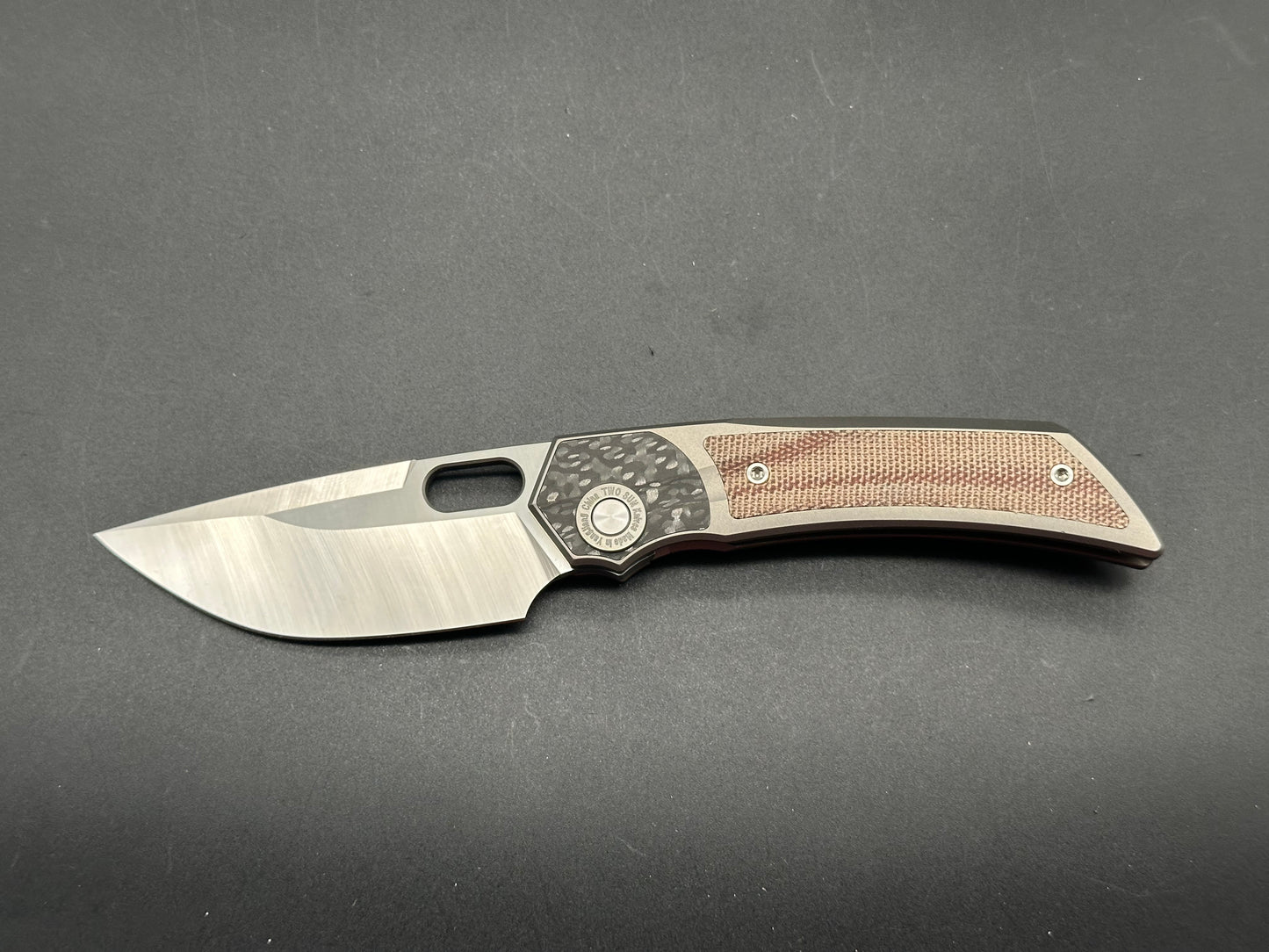 TWOSUN TS142-M390 Integral BROWN MICARTA/CARBON FIBER HANDLE M390 PLAIN EDGE