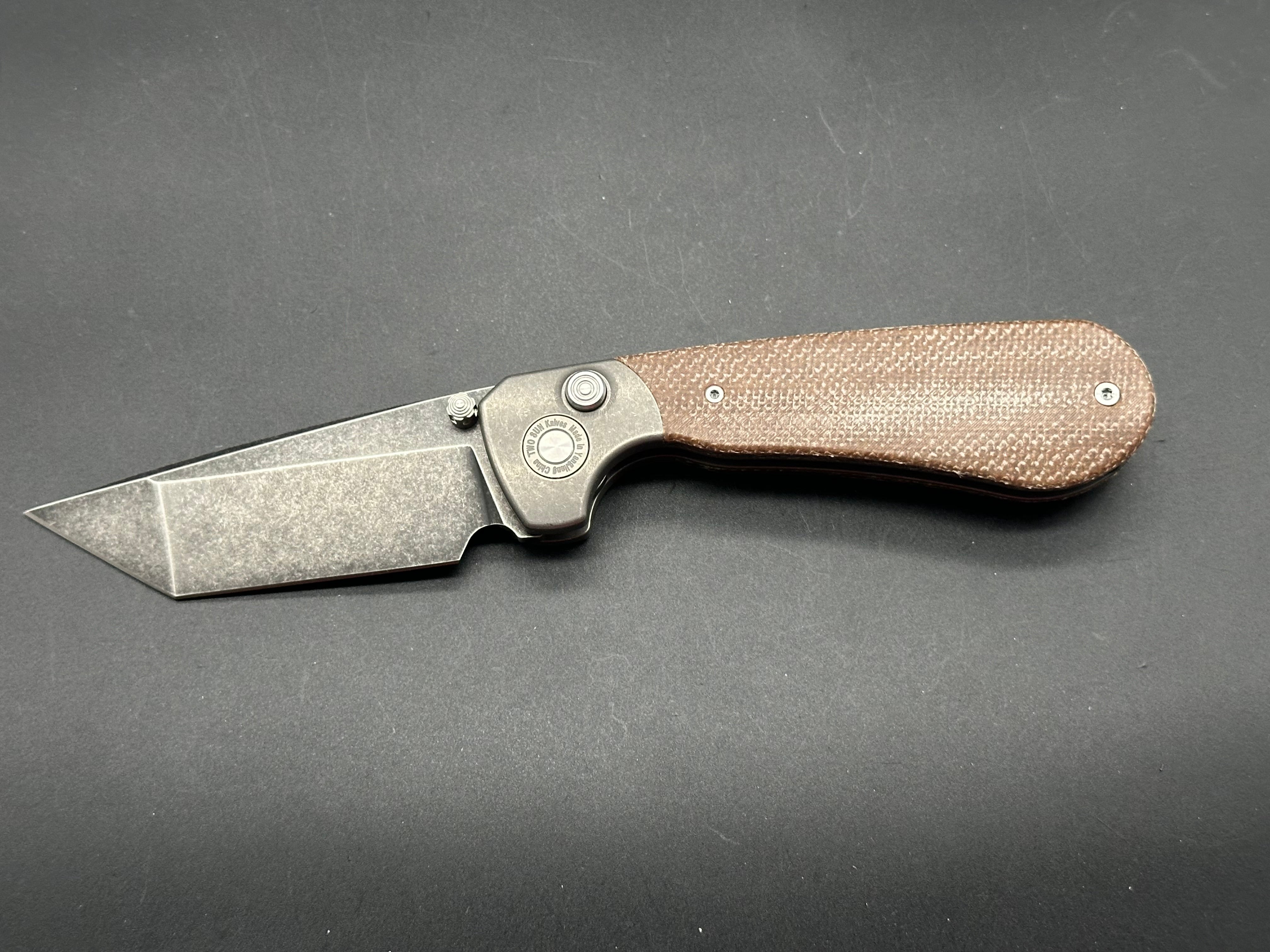 TWOSUN TS175-D2 BUTTON LOCK BROWN MICARTA HANDLE D2 TANTO