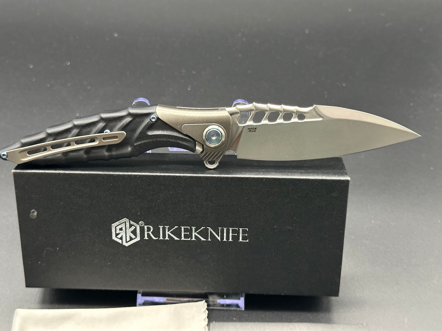 Rike Thor 7  Integral Titanium/Black G10 handle